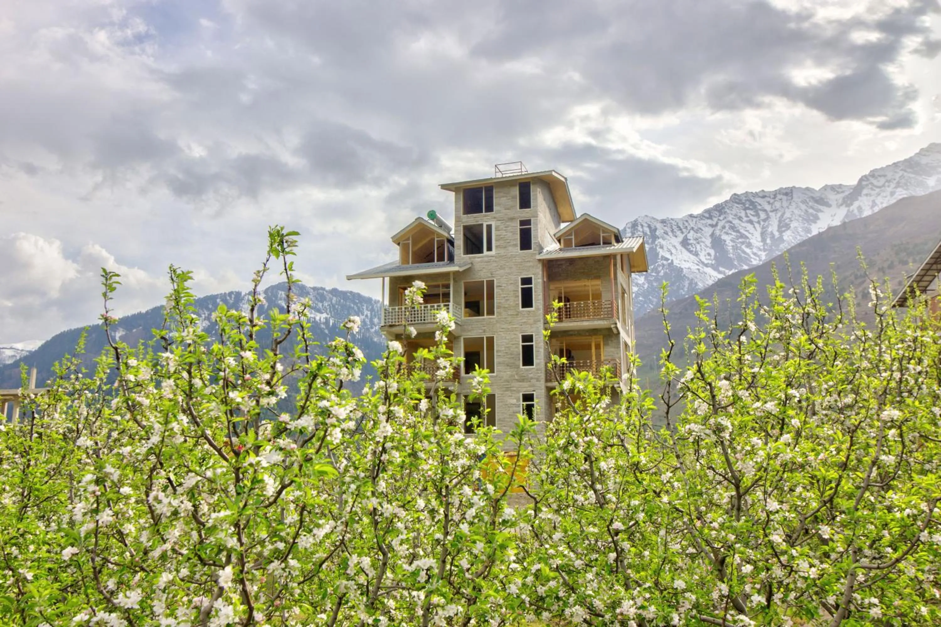 Property building in La Aero Resort Home in Snow Mountains