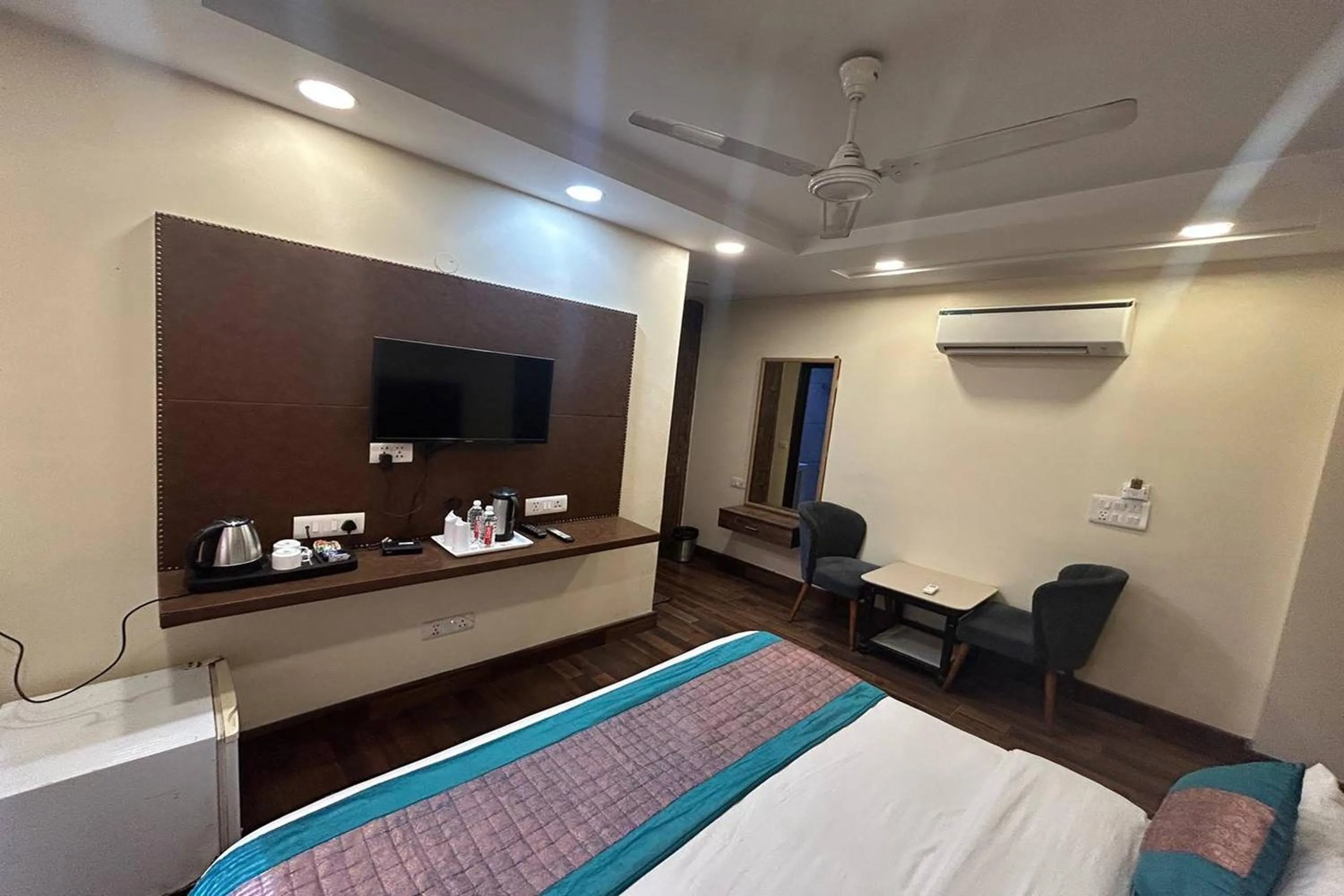 Bed in HOTEL SINGH CONTINETAL