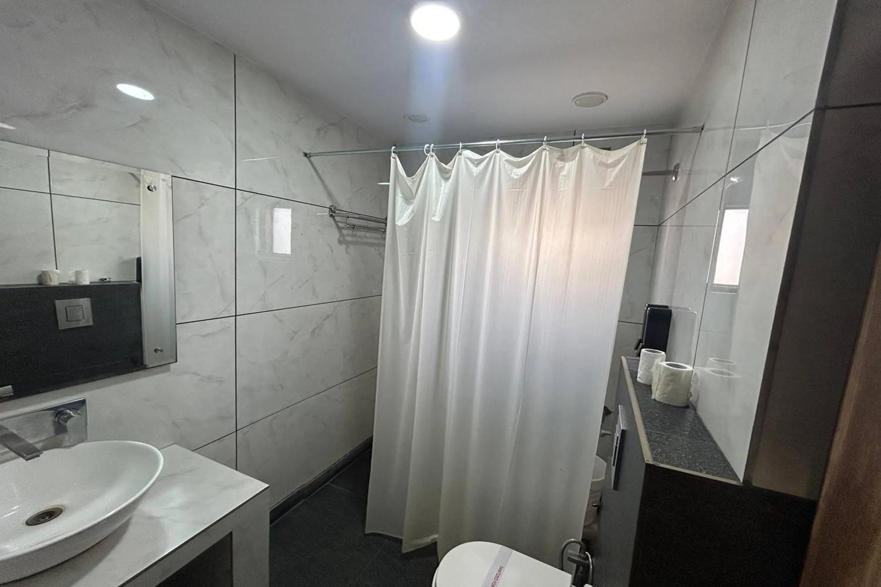 Shower in HOTEL SINGH CONTINETAL