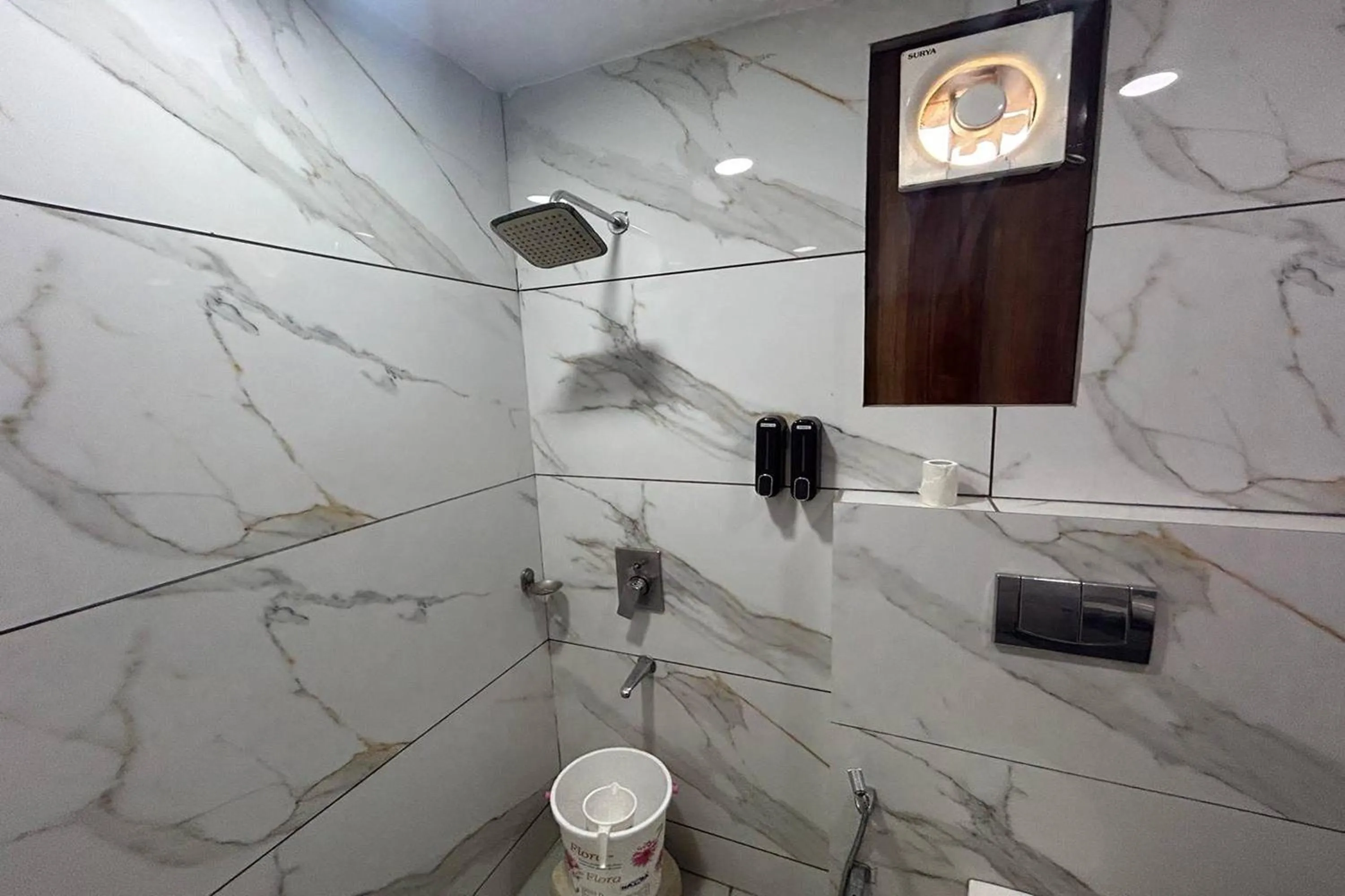 Shower in HOTEL SINGH CONTINETAL