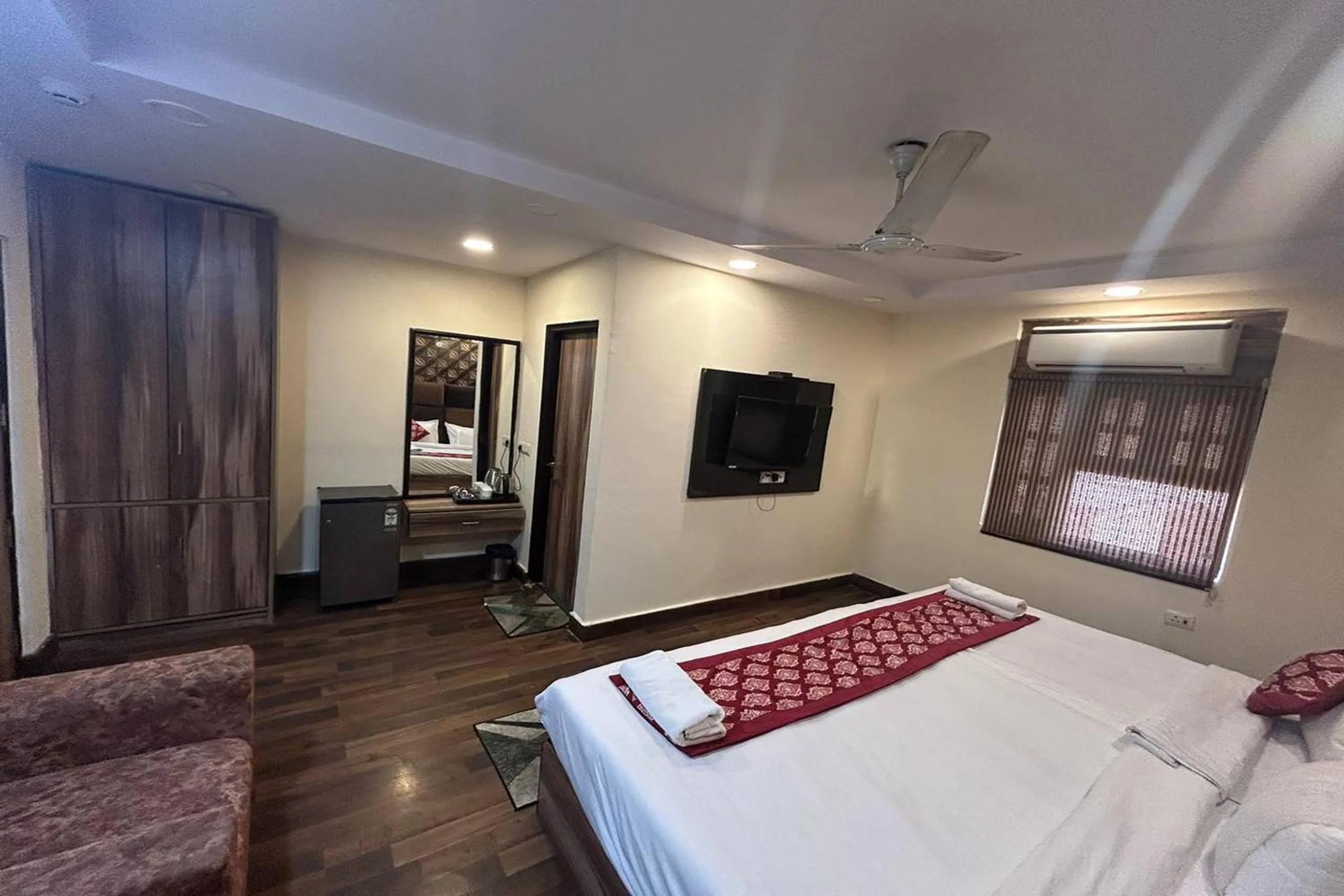 Bed in HOTEL SINGH CONTINETAL