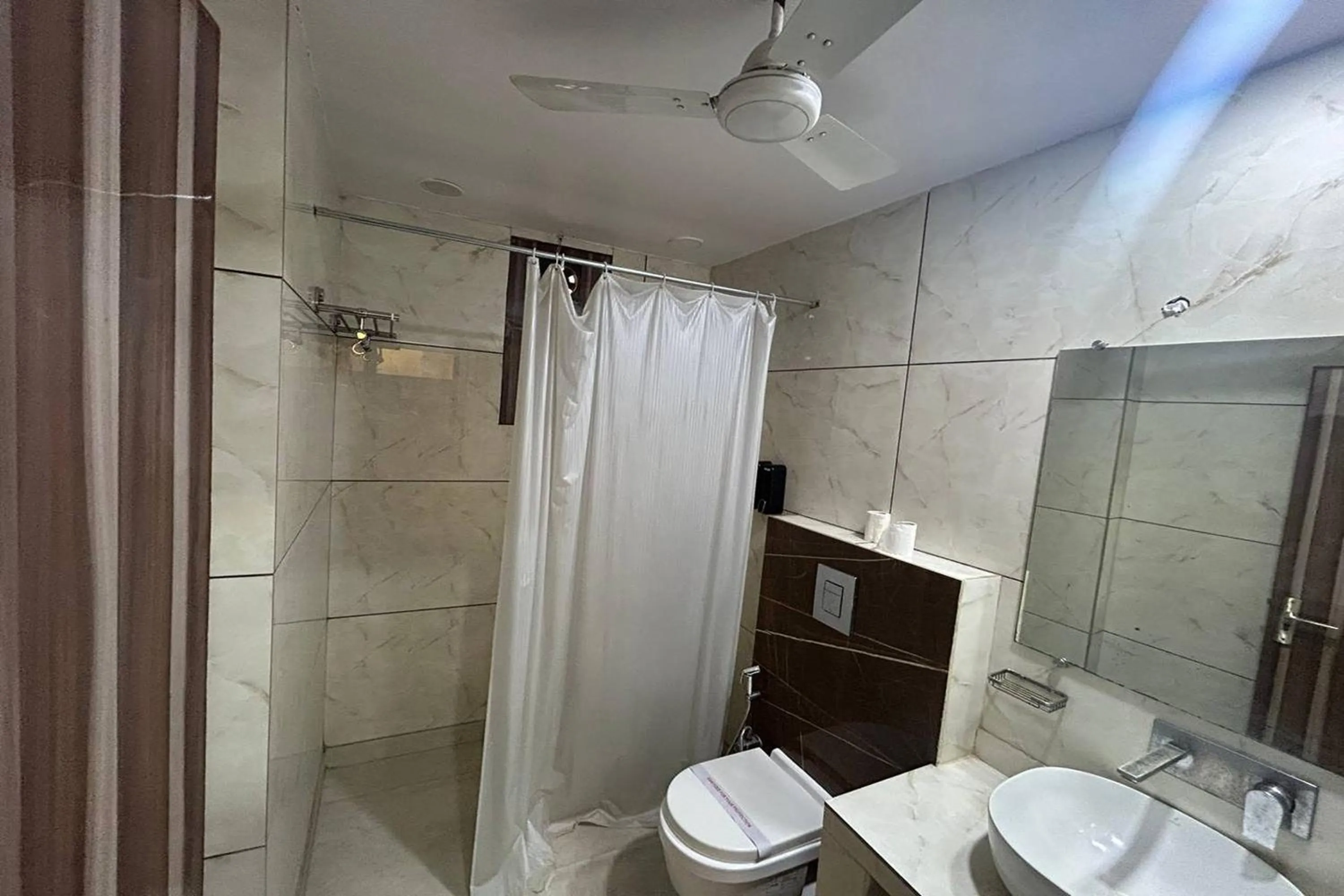 Shower in HOTEL SINGH CONTINETAL