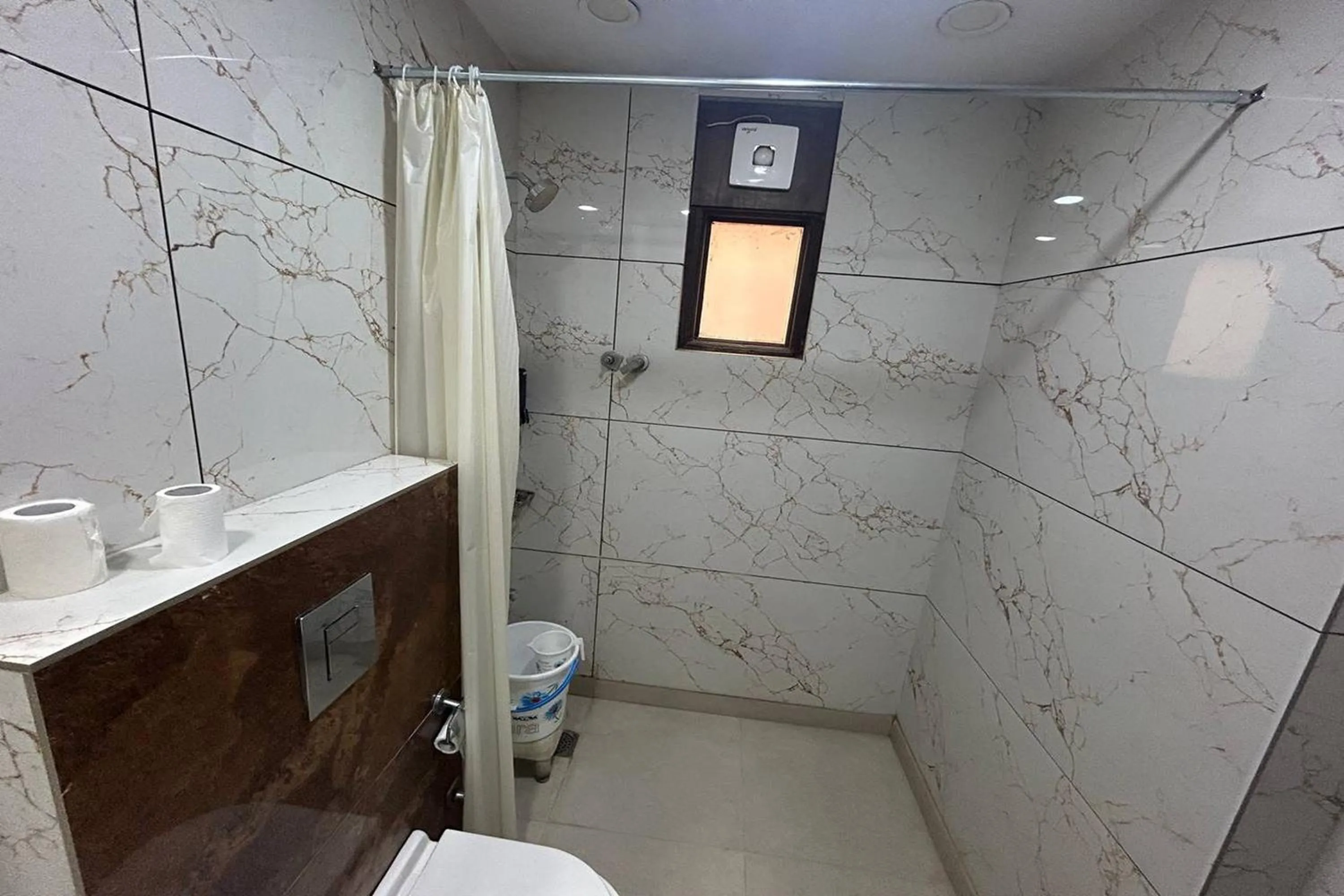 Shower in HOTEL SINGH CONTINETAL