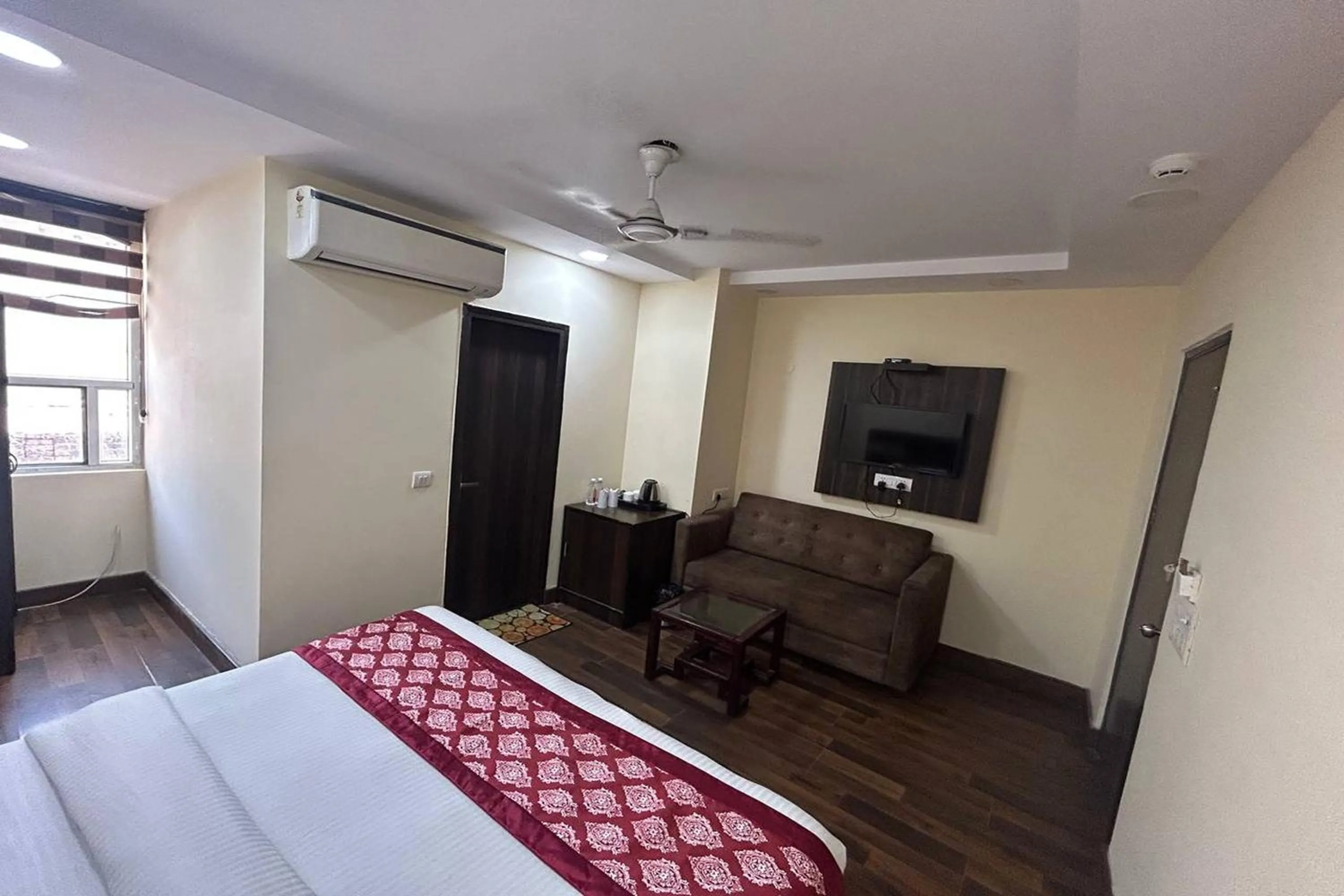 Bed in HOTEL SINGH CONTINETAL