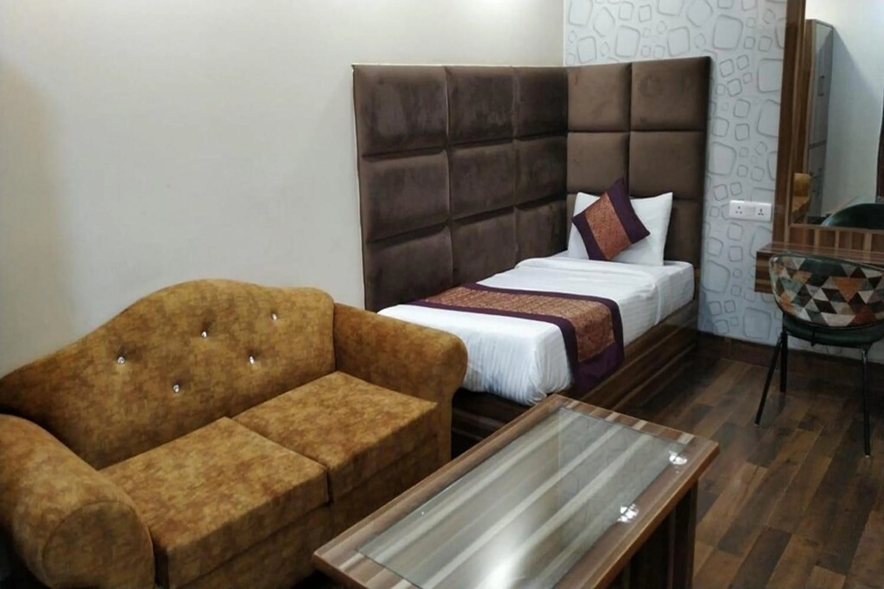 Seating area, Bed in HOTEL SINGH CONTINETAL