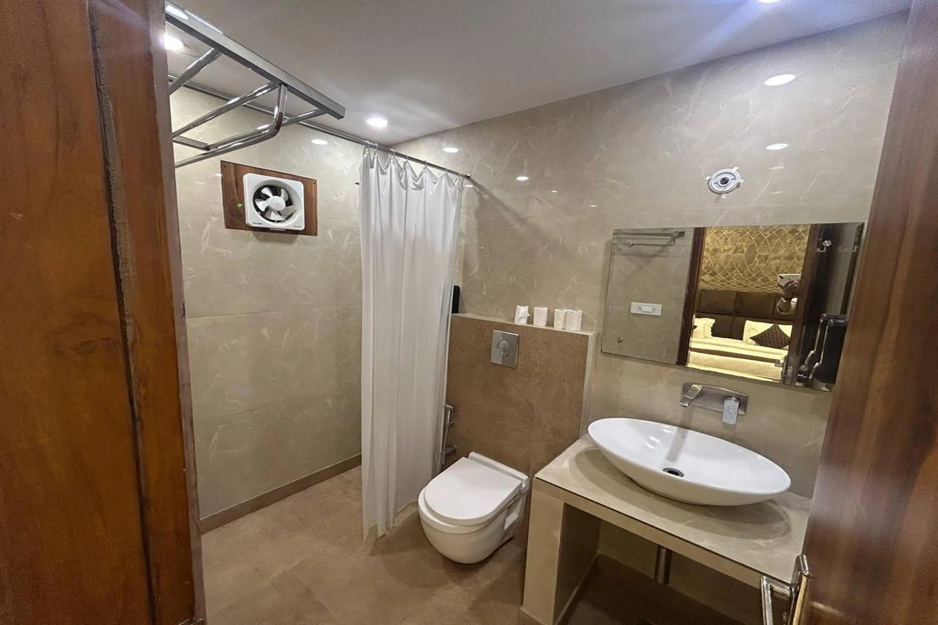 Shower in HOTEL SINGH CONTINETAL
