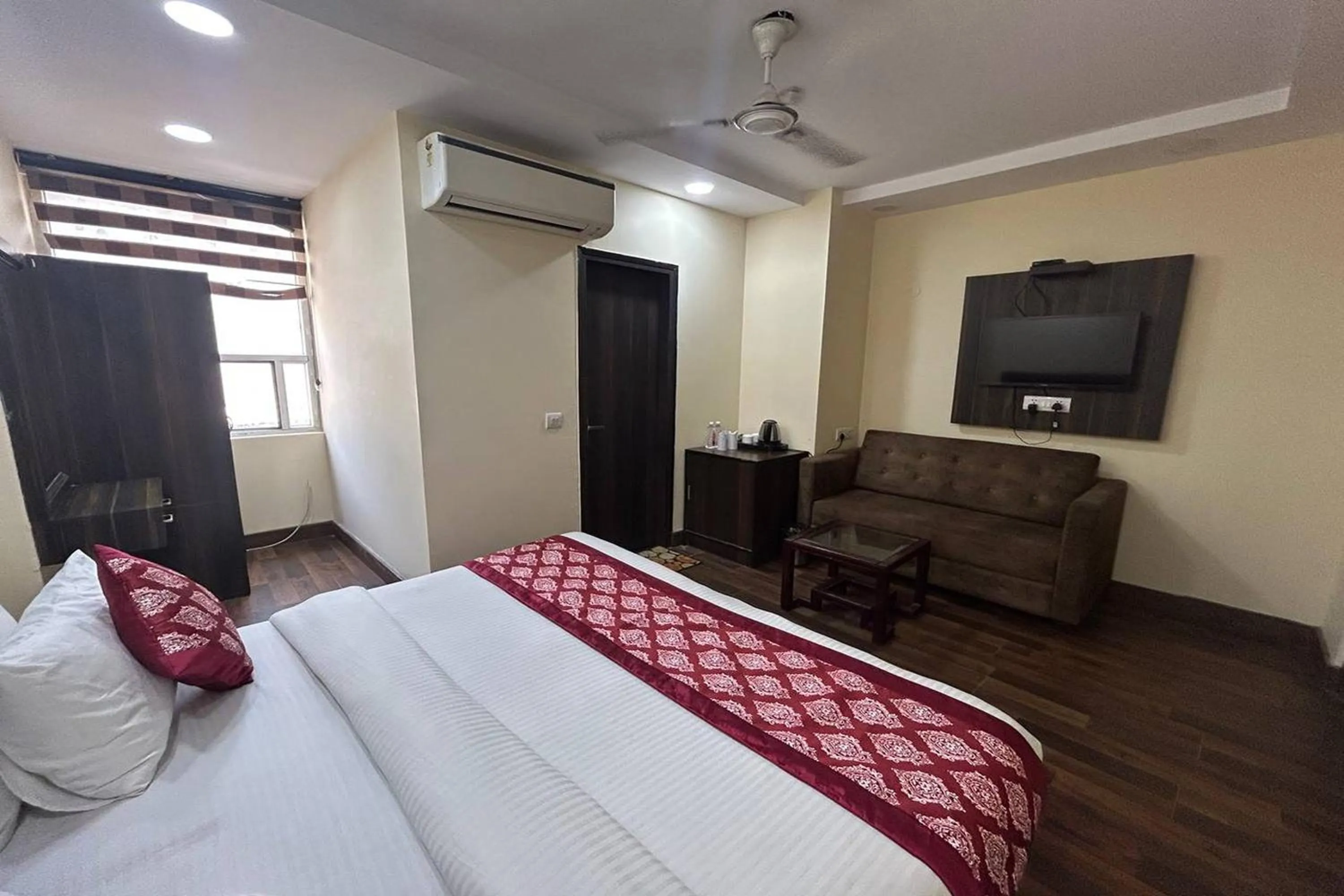 Bed in HOTEL SINGH CONTINETAL