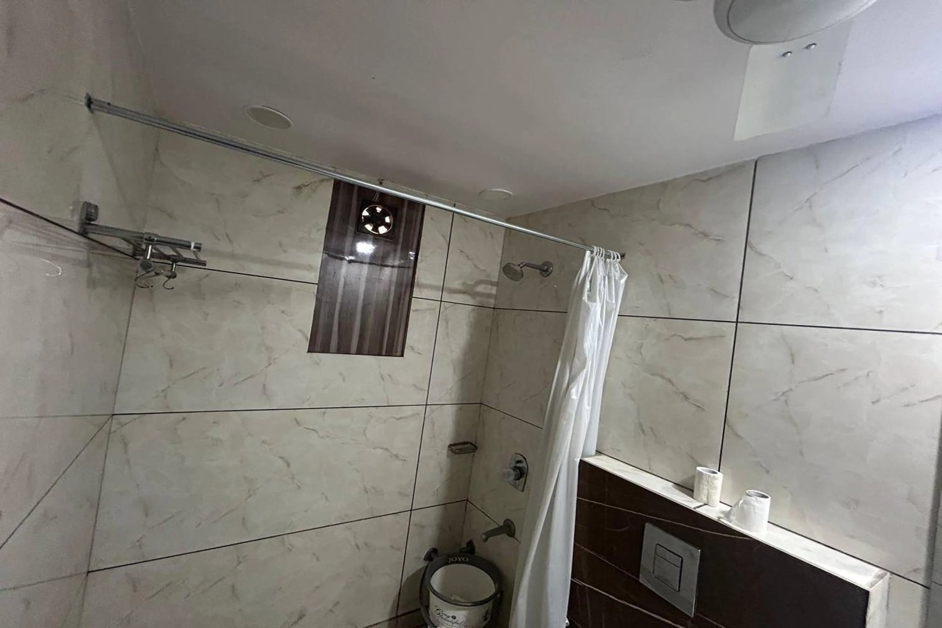 Shower in HOTEL SINGH CONTINETAL