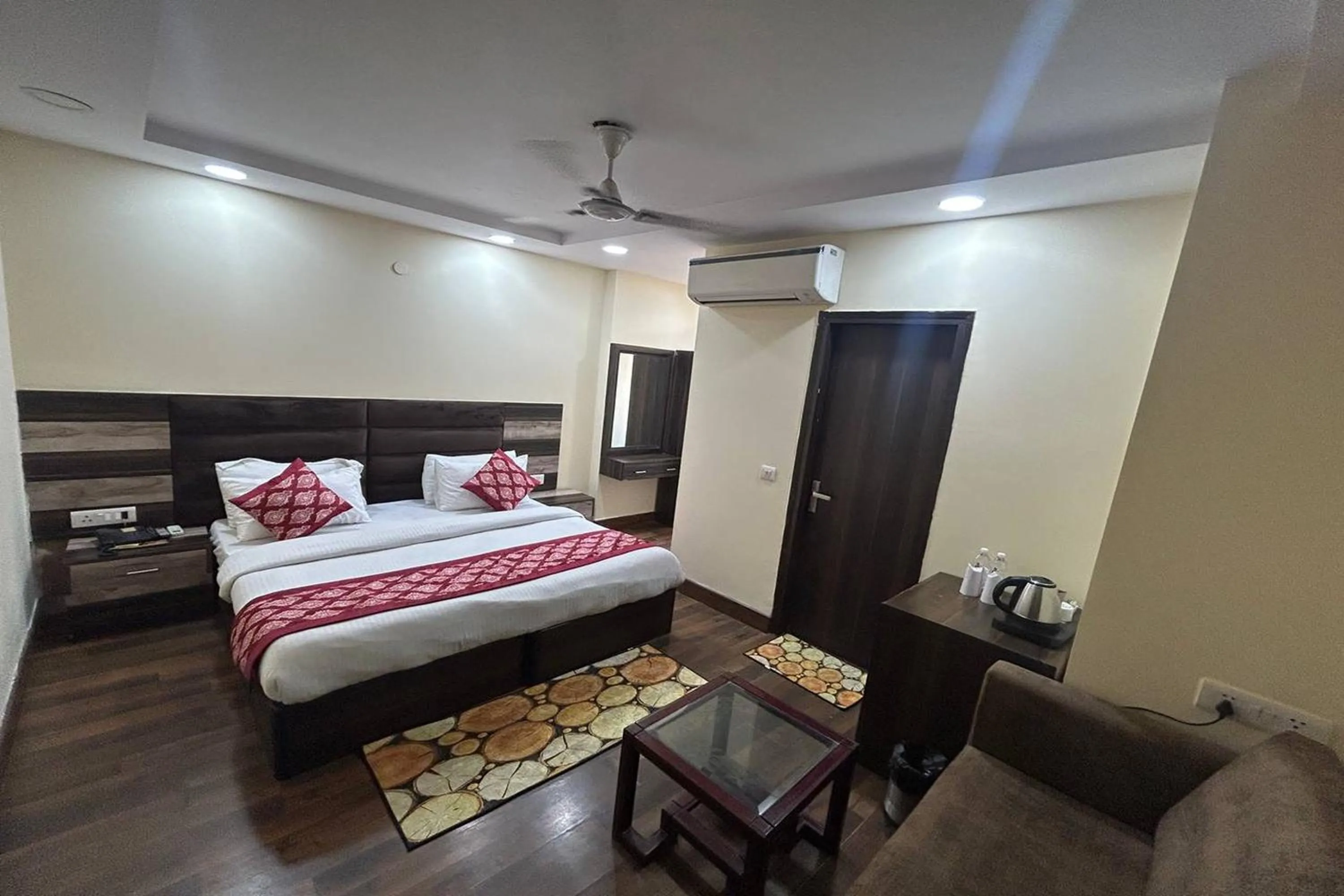 Bed in HOTEL SINGH CONTINETAL