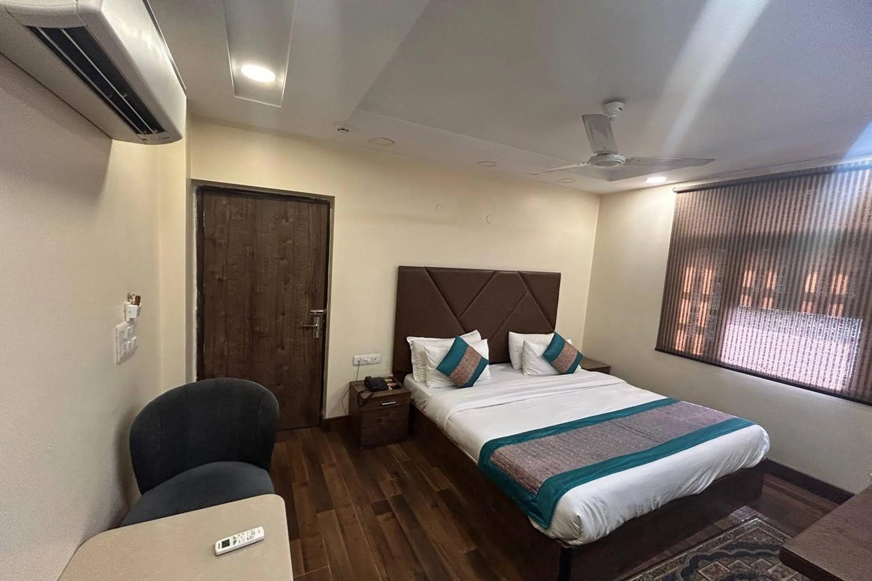 Bed in HOTEL SINGH CONTINETAL