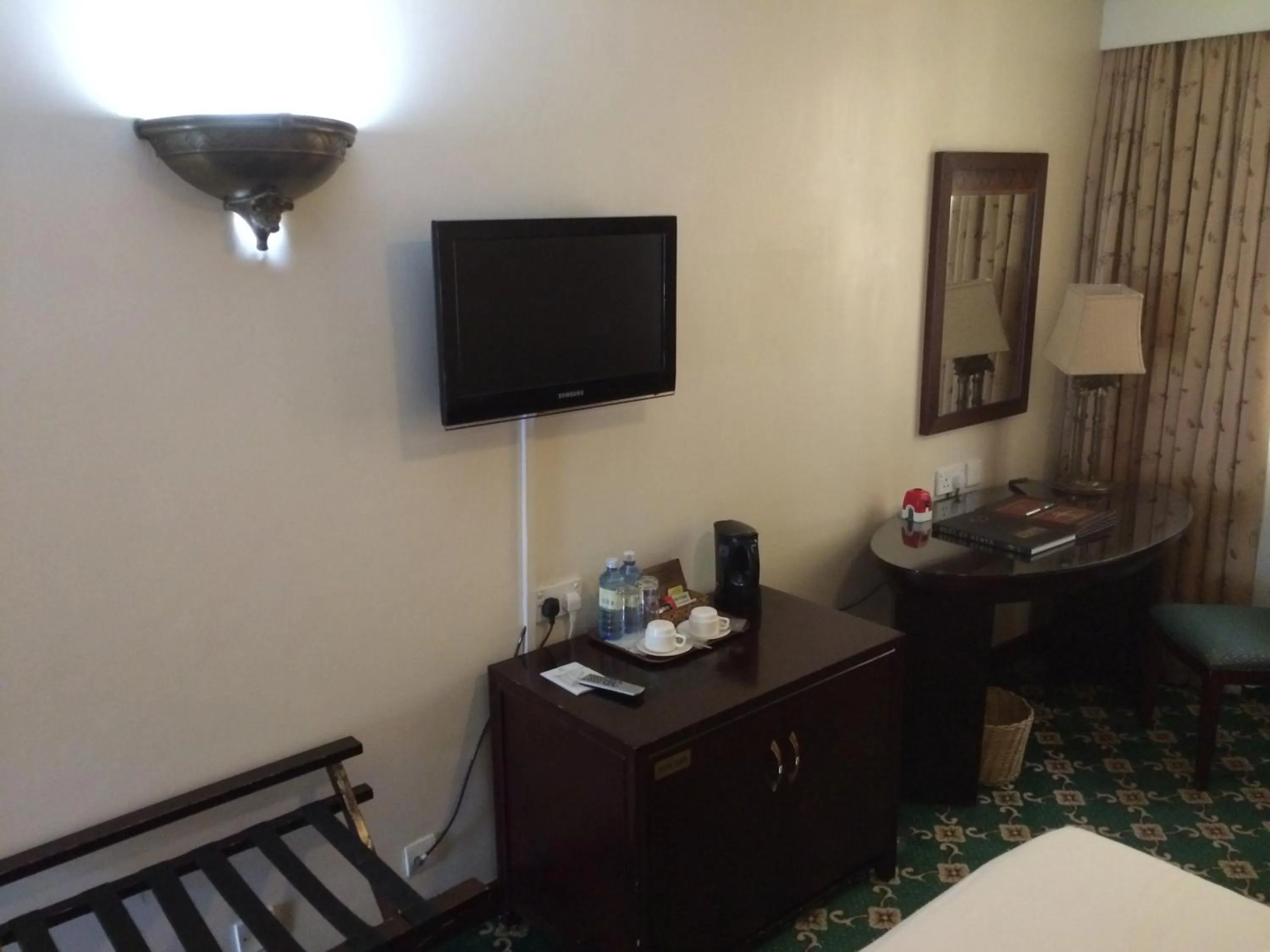 TV and multimedia, Bed in Jacaranda Hotel Nairobi