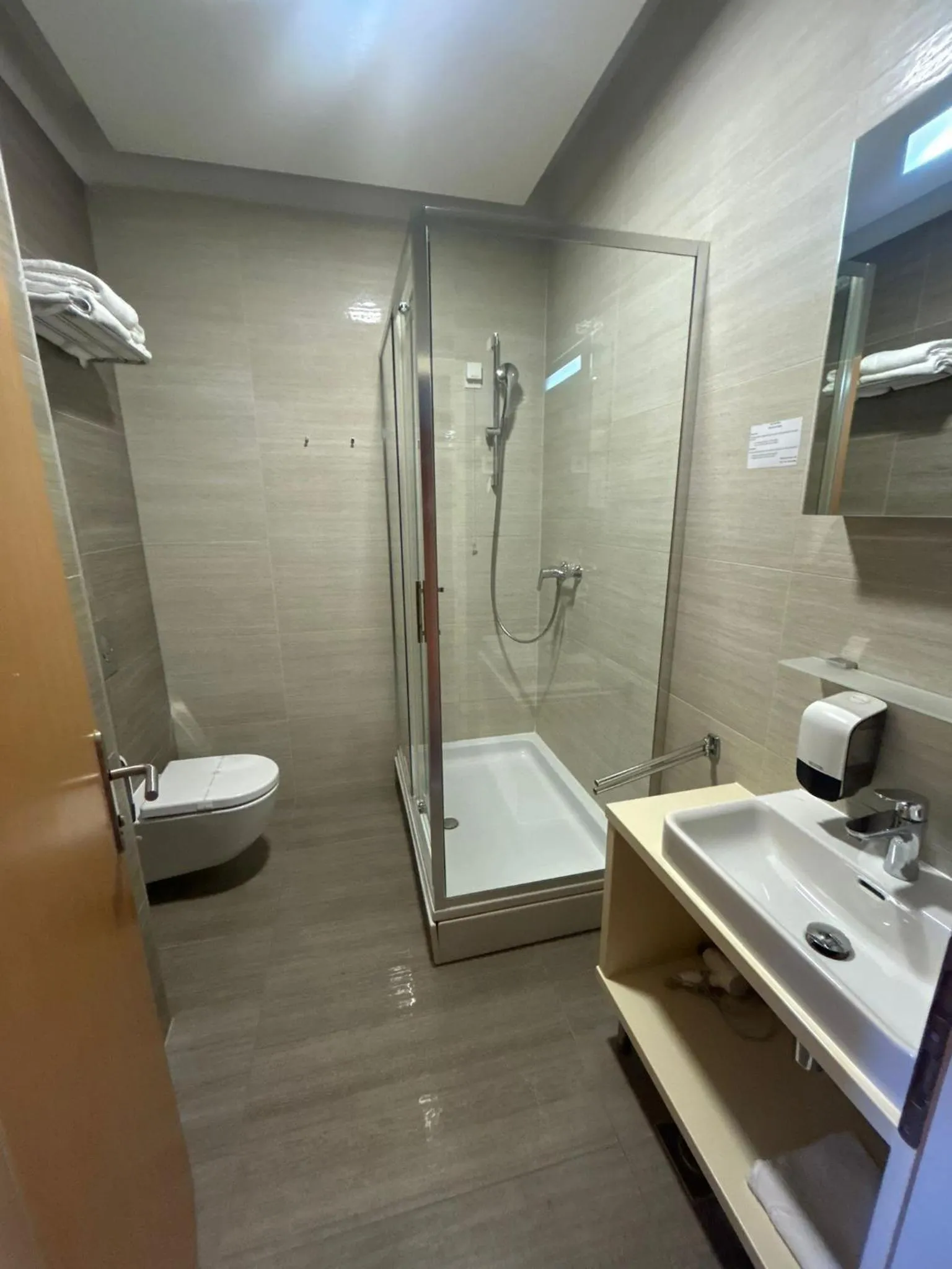 Shower in Hotel Gallus