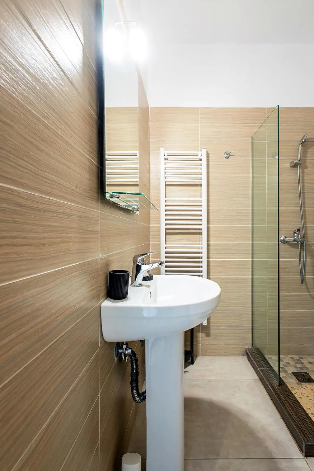 Shower in Aris123 by Smart Cozy Suites - Apartments in the heart of Athens - 5 minutes from metro - Available 24hr