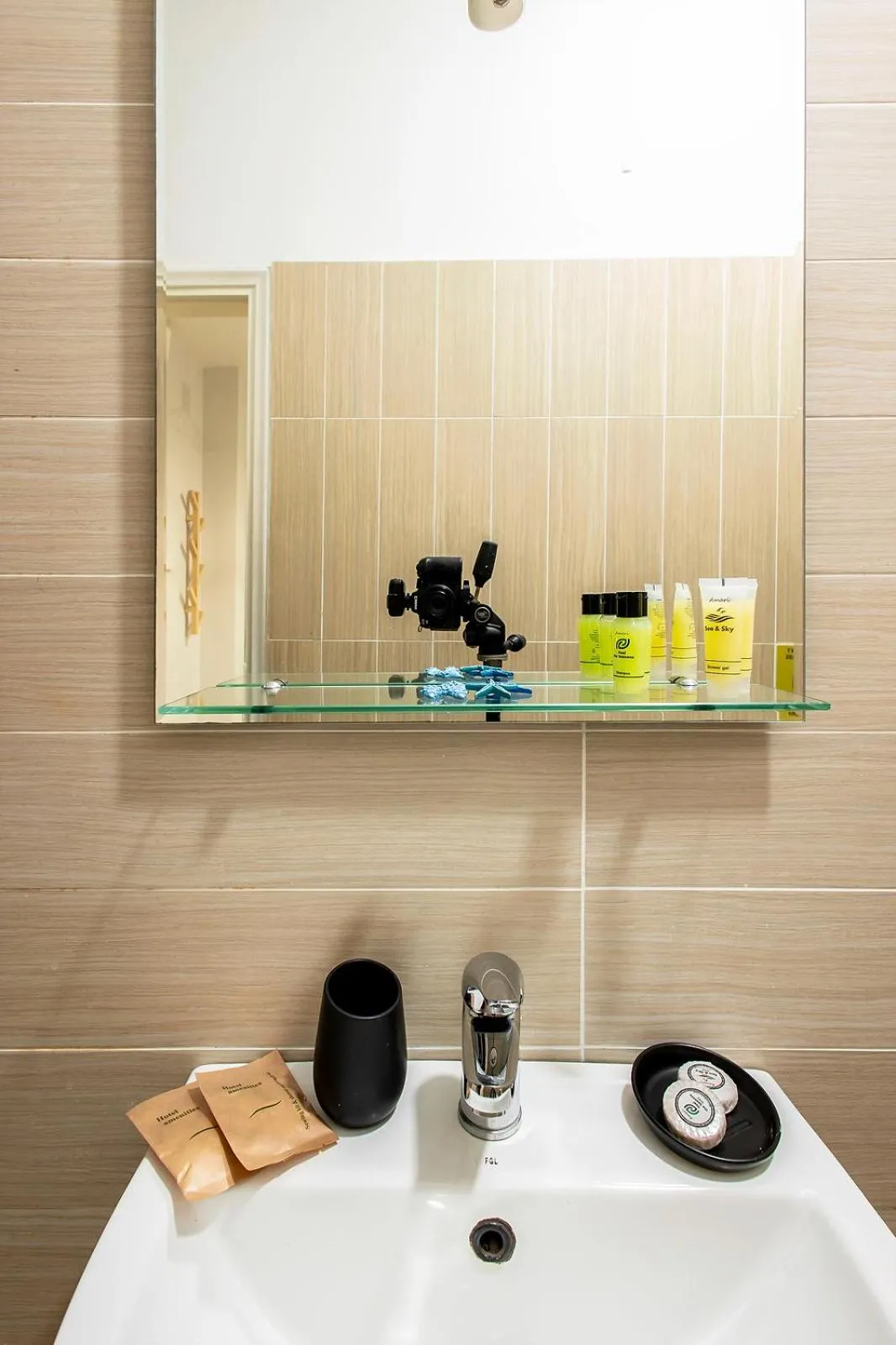 Shower in Aris123 by Smart Cozy Suites - Apartments in the heart of Athens - 5 minutes from metro - Available 24hr