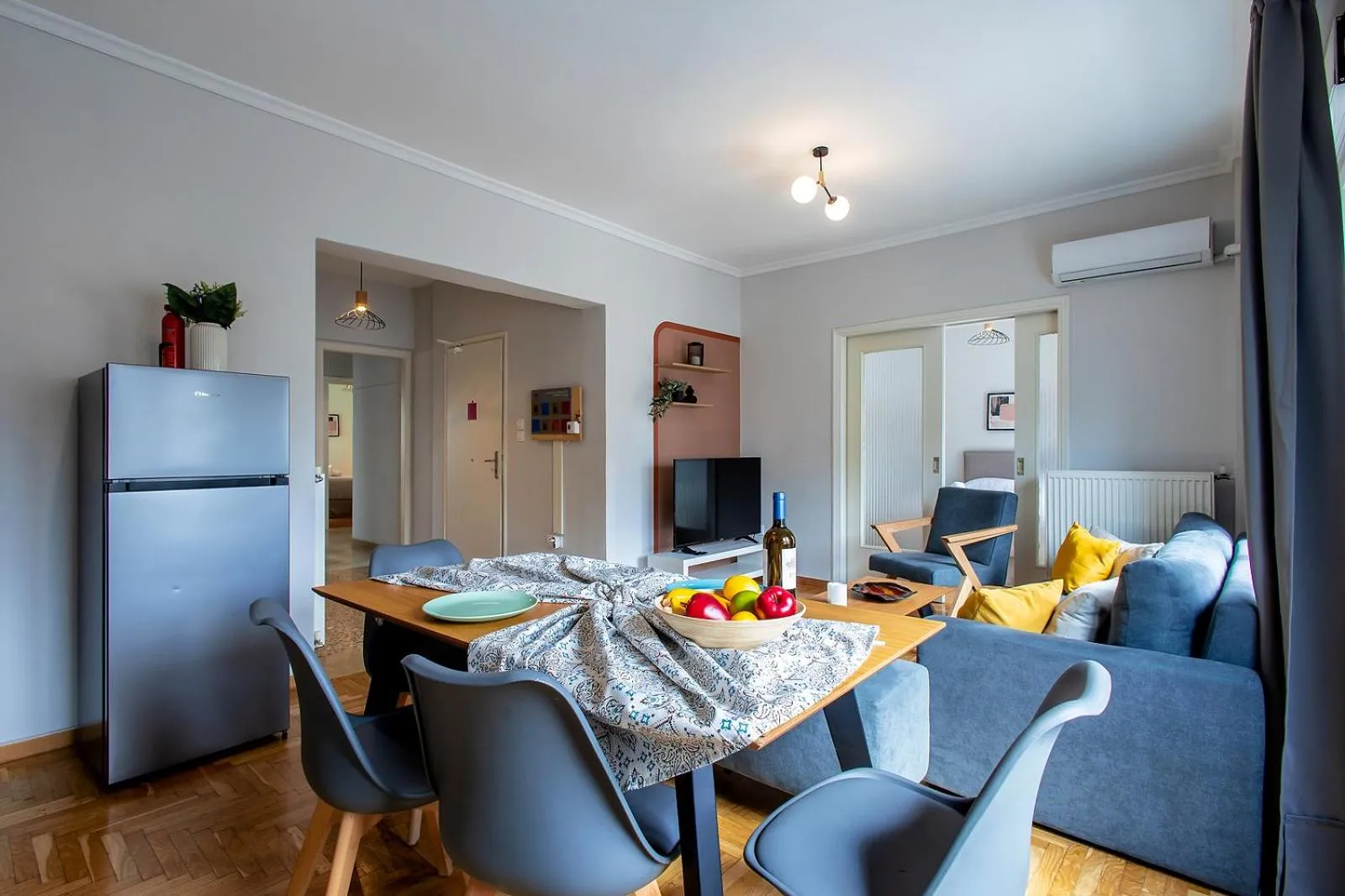 Communal lounge/ TV room in Aris123 by Smart Cozy Suites - Apartments in the heart of Athens - 5 minutes from metro - Available 24hr