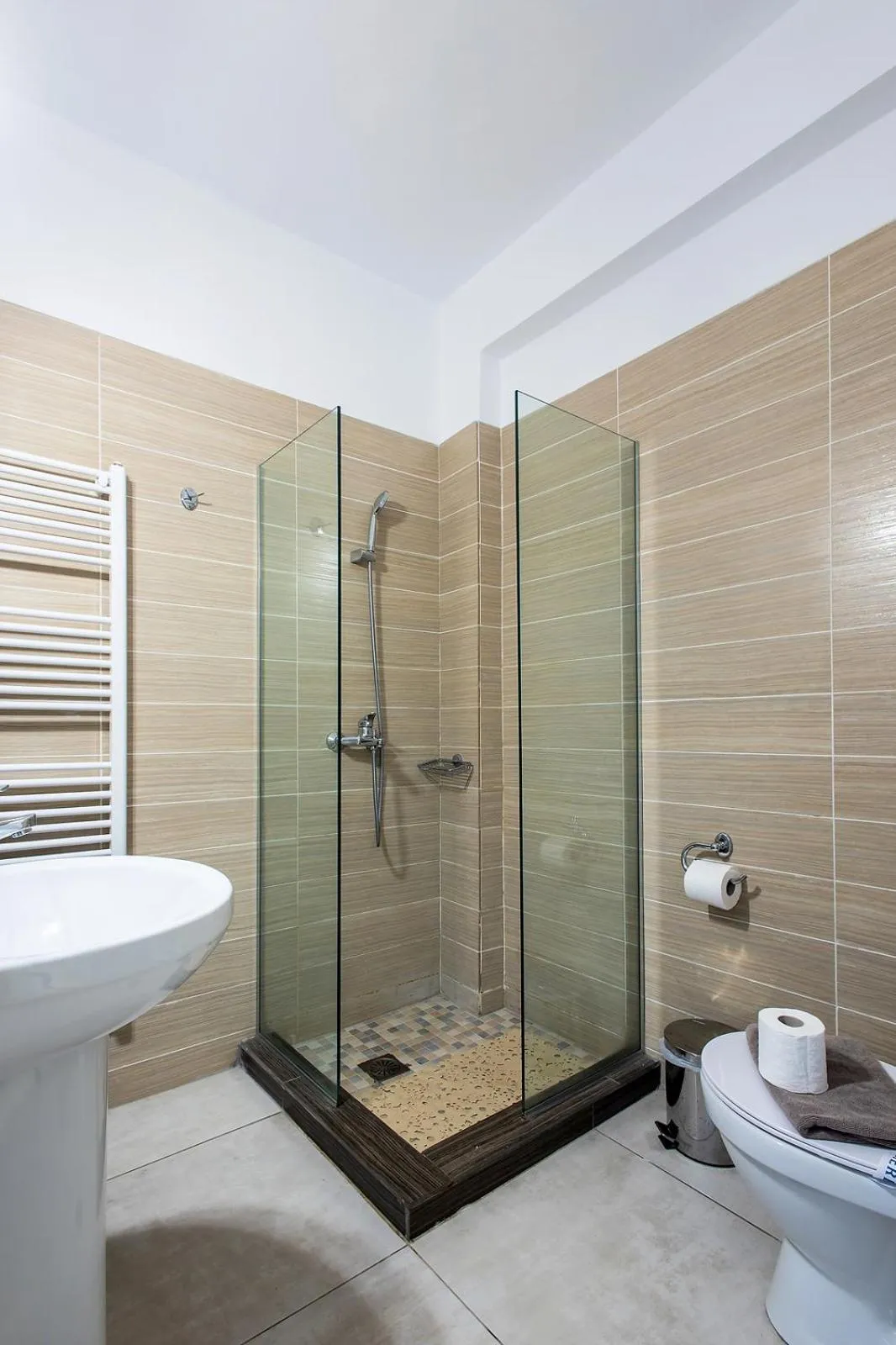 Shower in Aris123 by Smart Cozy Suites - Apartments in the heart of Athens - 5 minutes from metro - Available 24hr