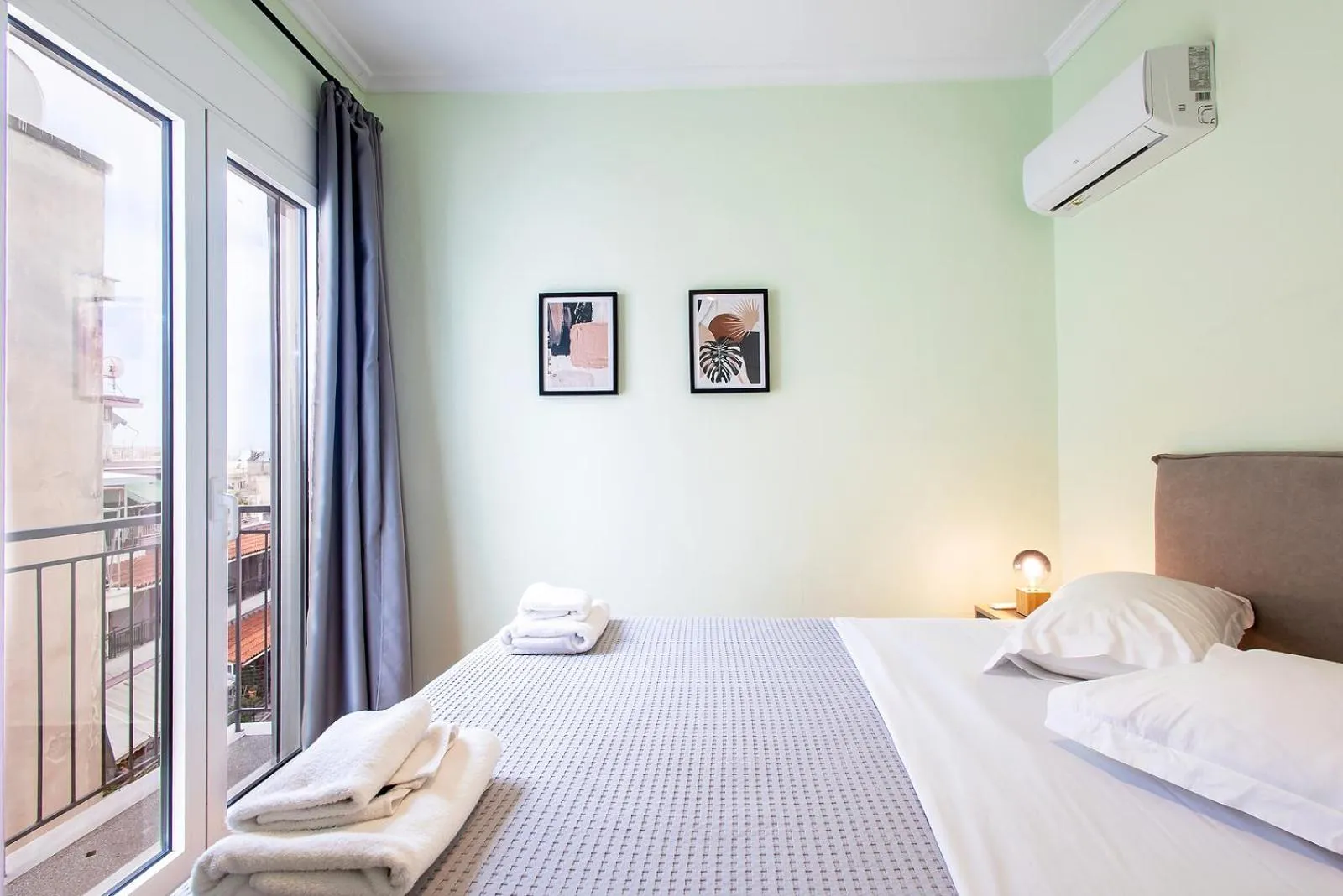 Bed in Aris123 by Smart Cozy Suites - Apartments in the heart of Athens - 5 minutes from metro - Available 24hr