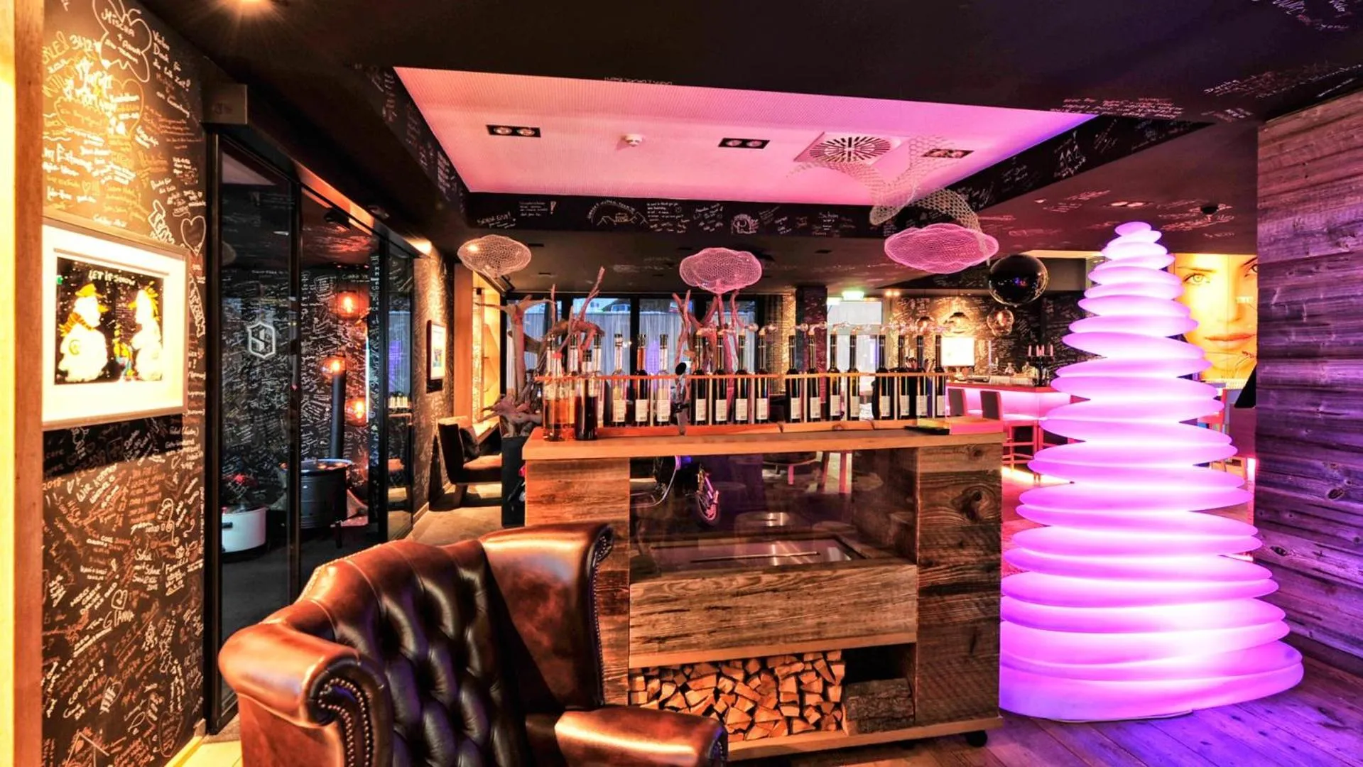 Lounge or bar in Alps Lodge