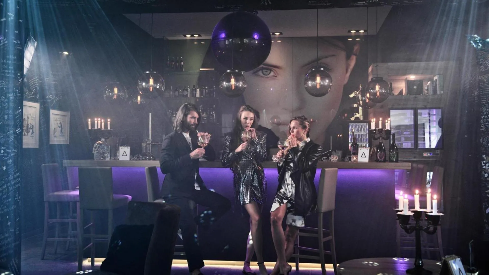 Lounge or bar in Alps Lodge