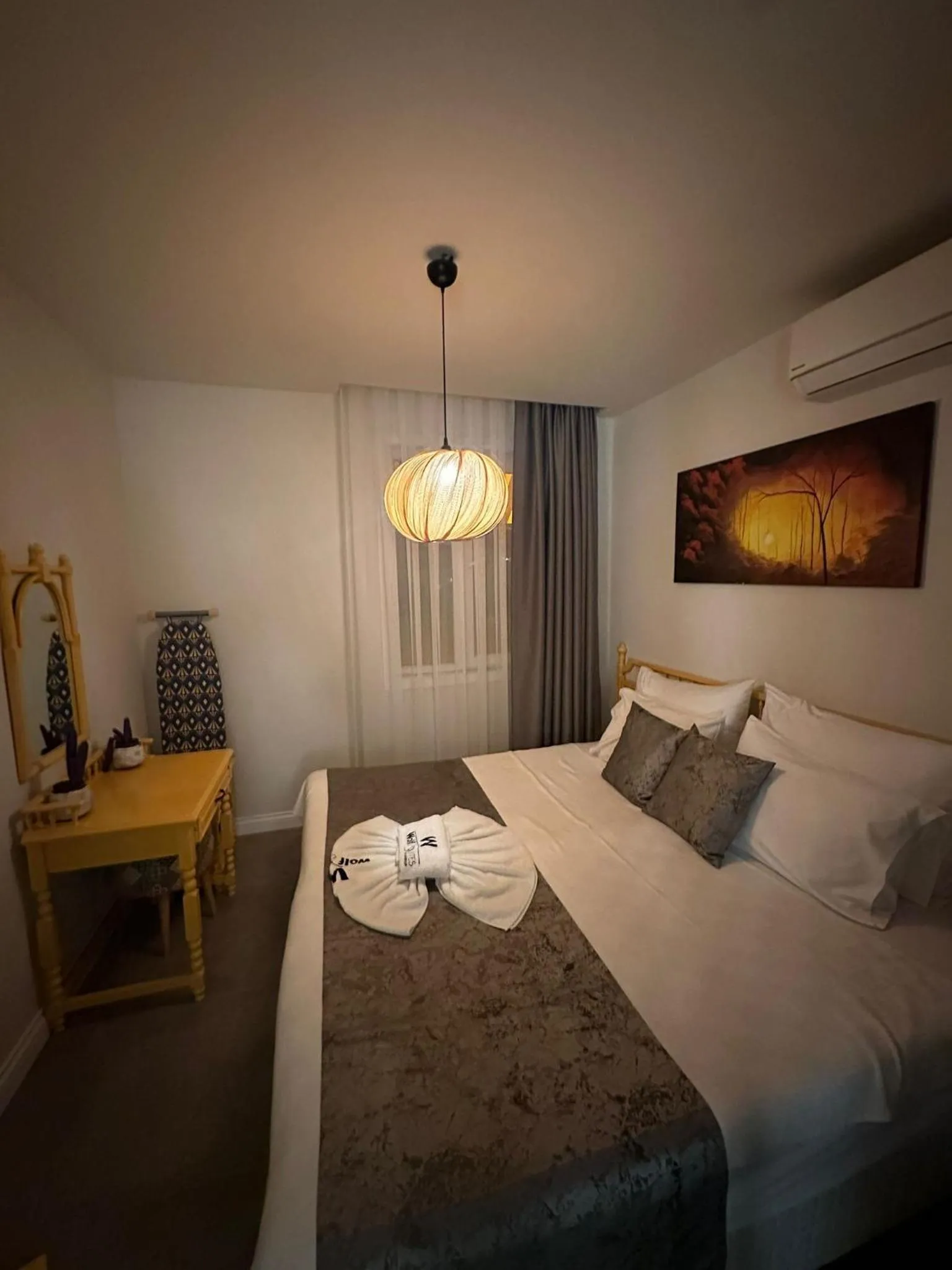 Bedroom, Bed in Wolf Suites