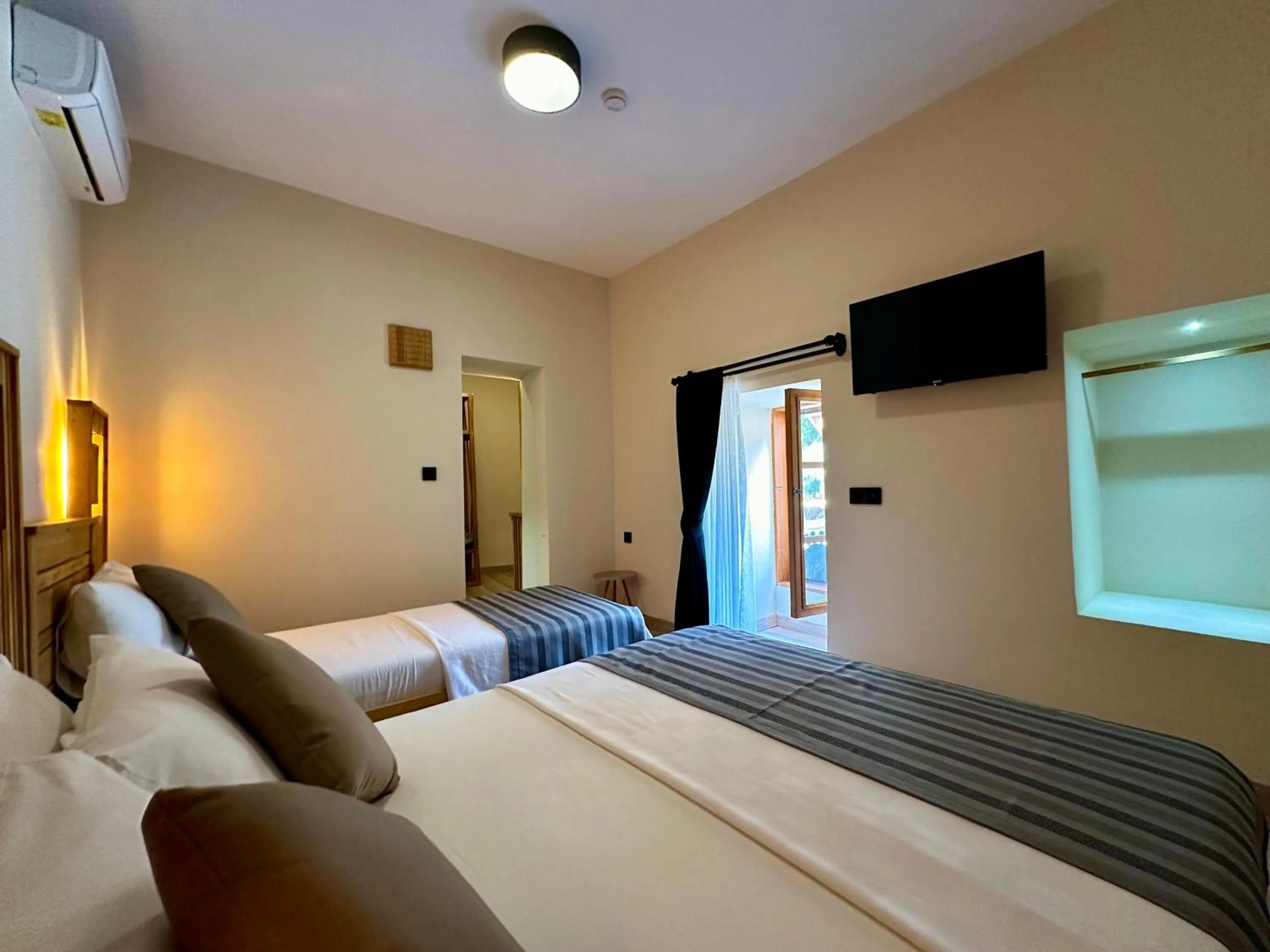 Photo of the whole room, Bed in Bodrum Konağı