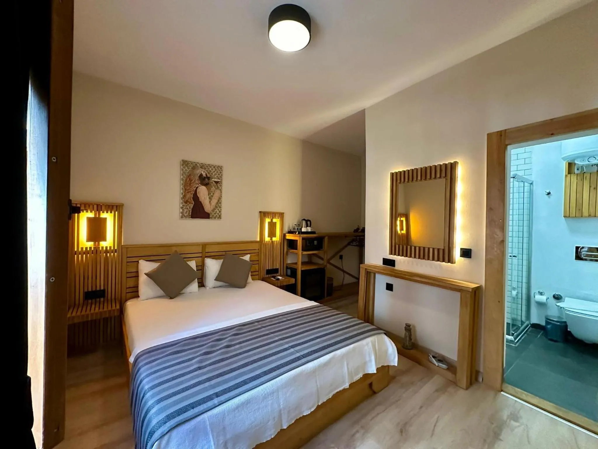 Photo of the whole room, Bed in Bodrum Konağı