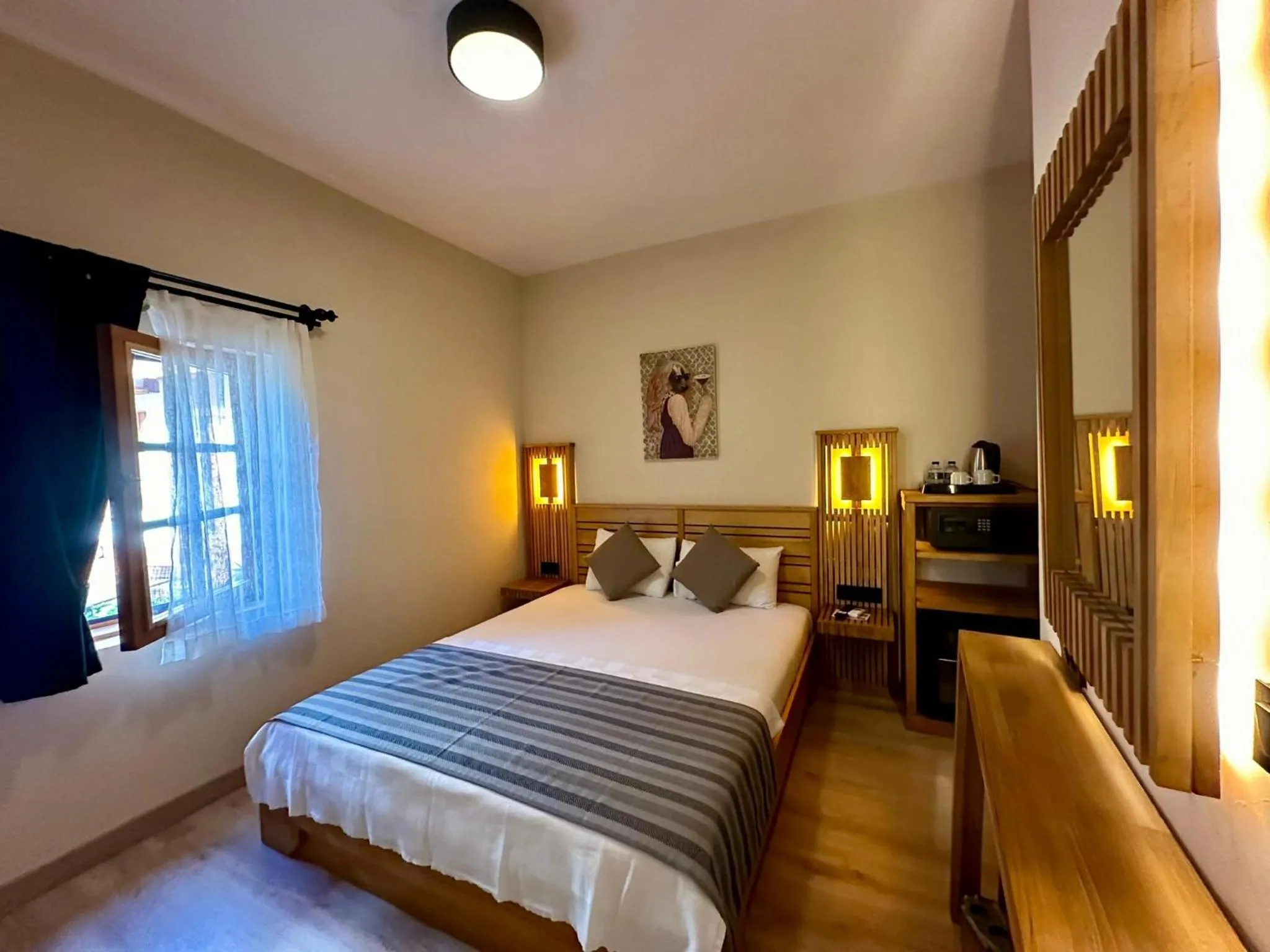 Photo of the whole room, Bed in Bodrum Konağı