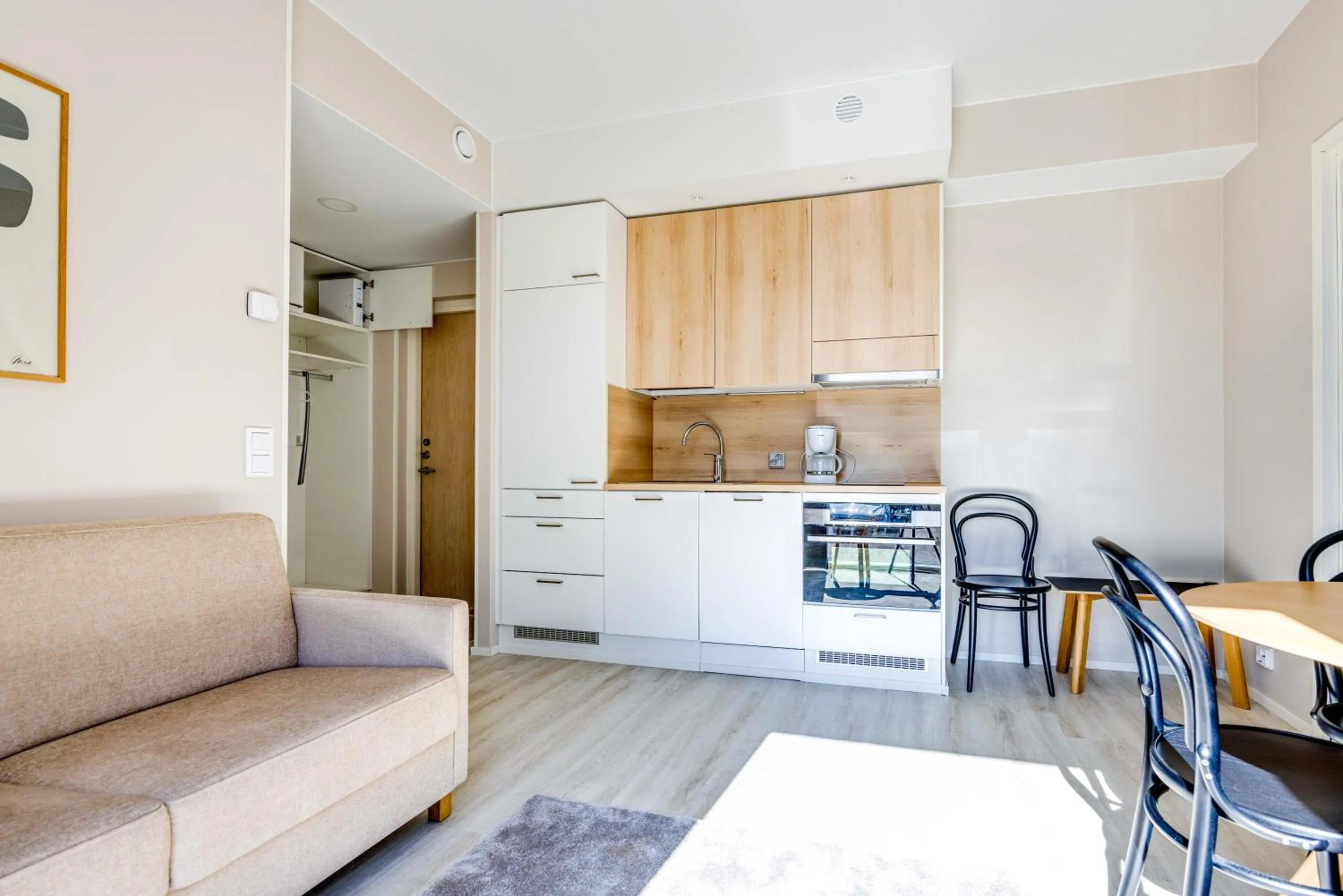 Kitchen or kitchenette in Kalajoen Marina Studio huoneisto