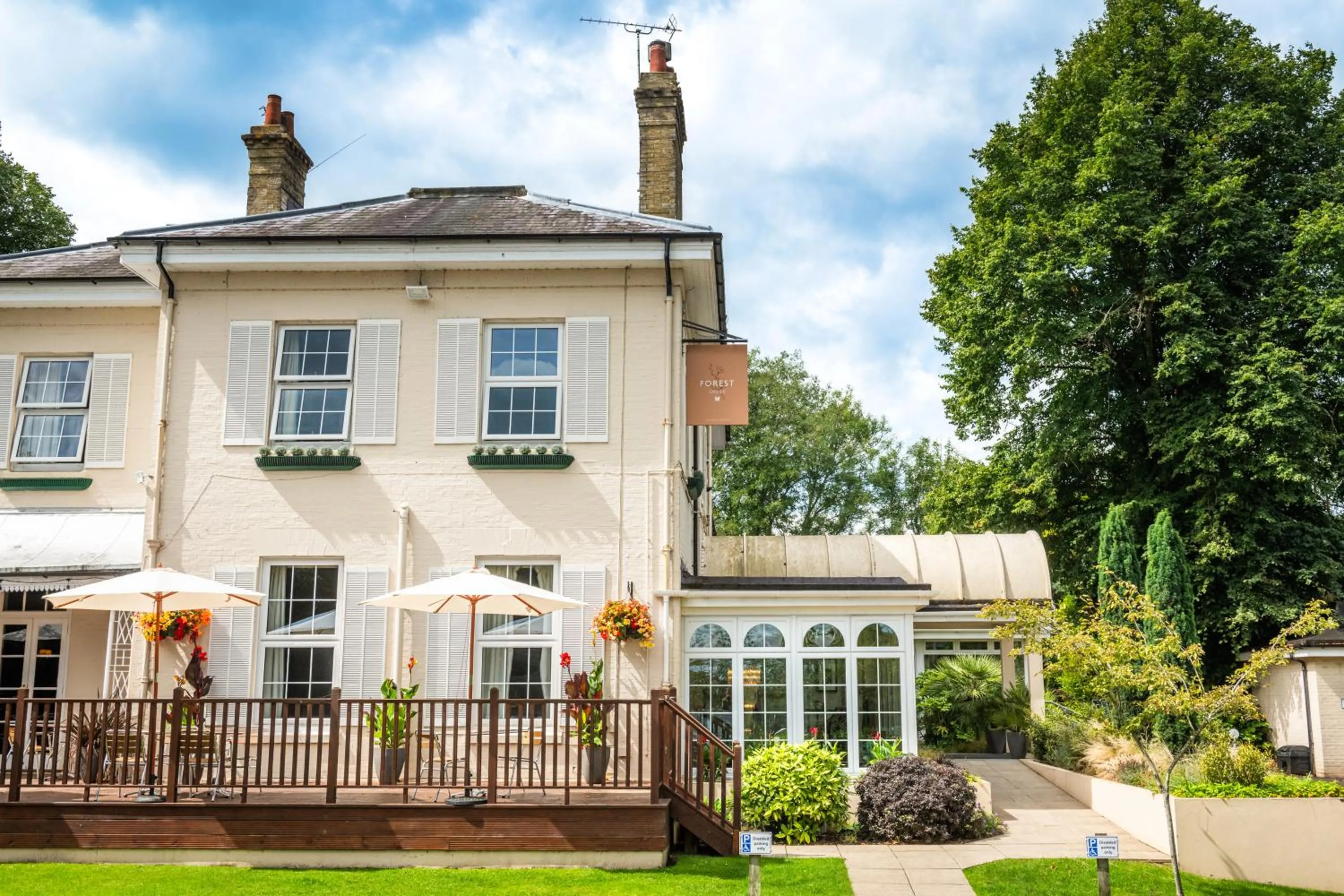 Property building in Forest Lodge Hotel