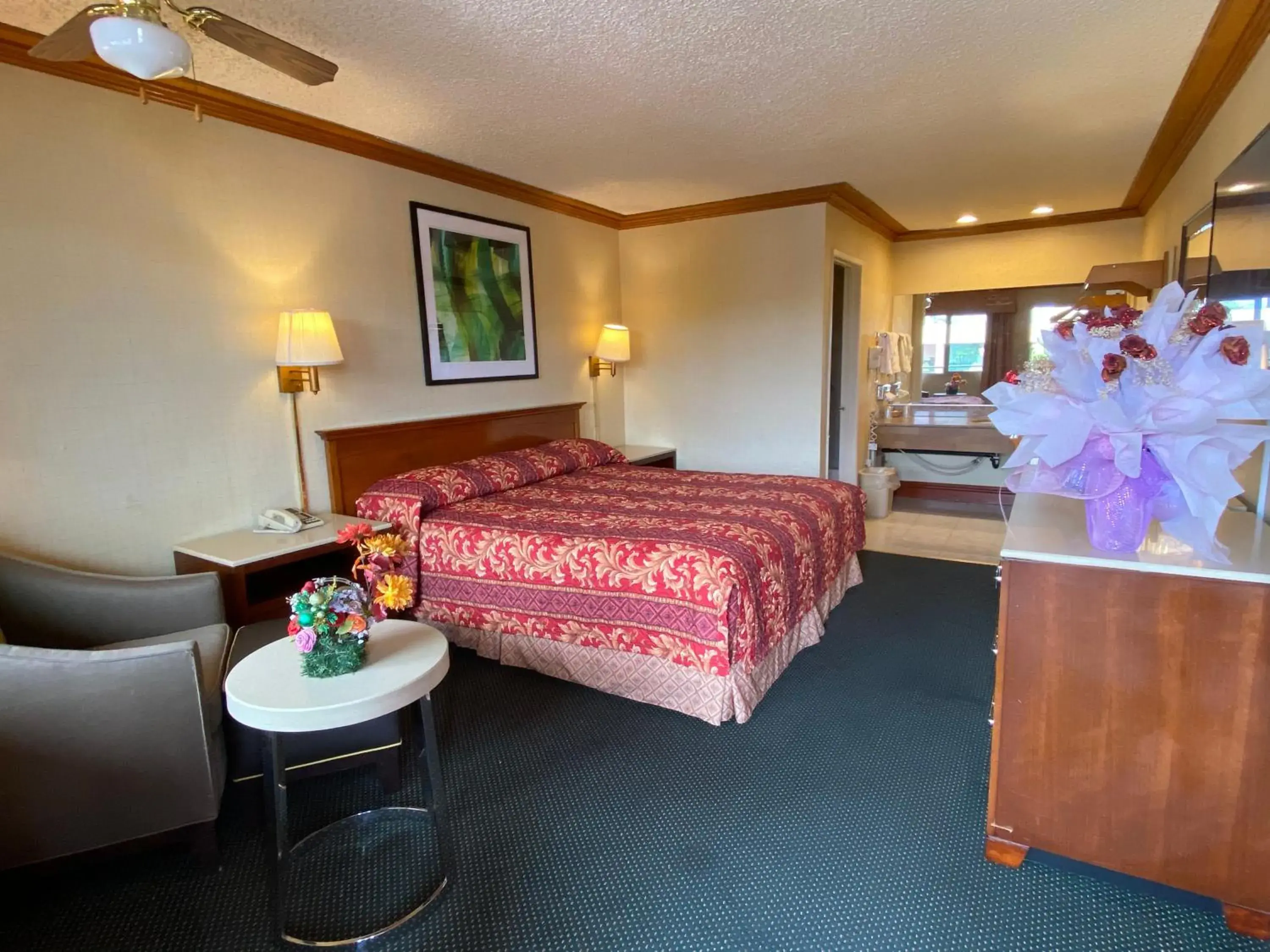 Deluxe Business King Room in New Century Inn Deluxe Business King Room in New Century Inn