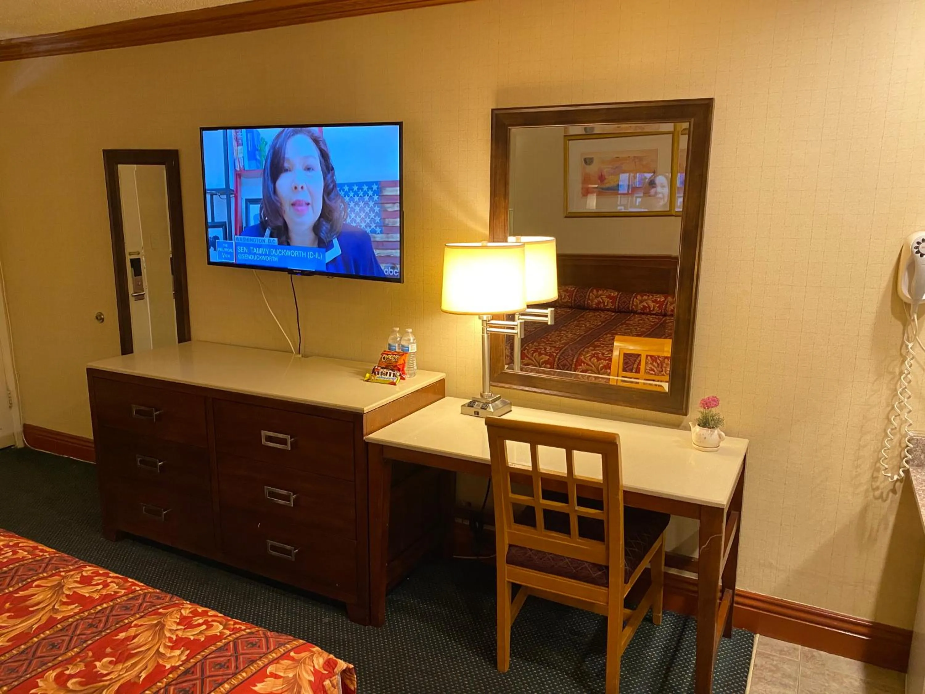 TV and multimedia, Bed in New Century Inn