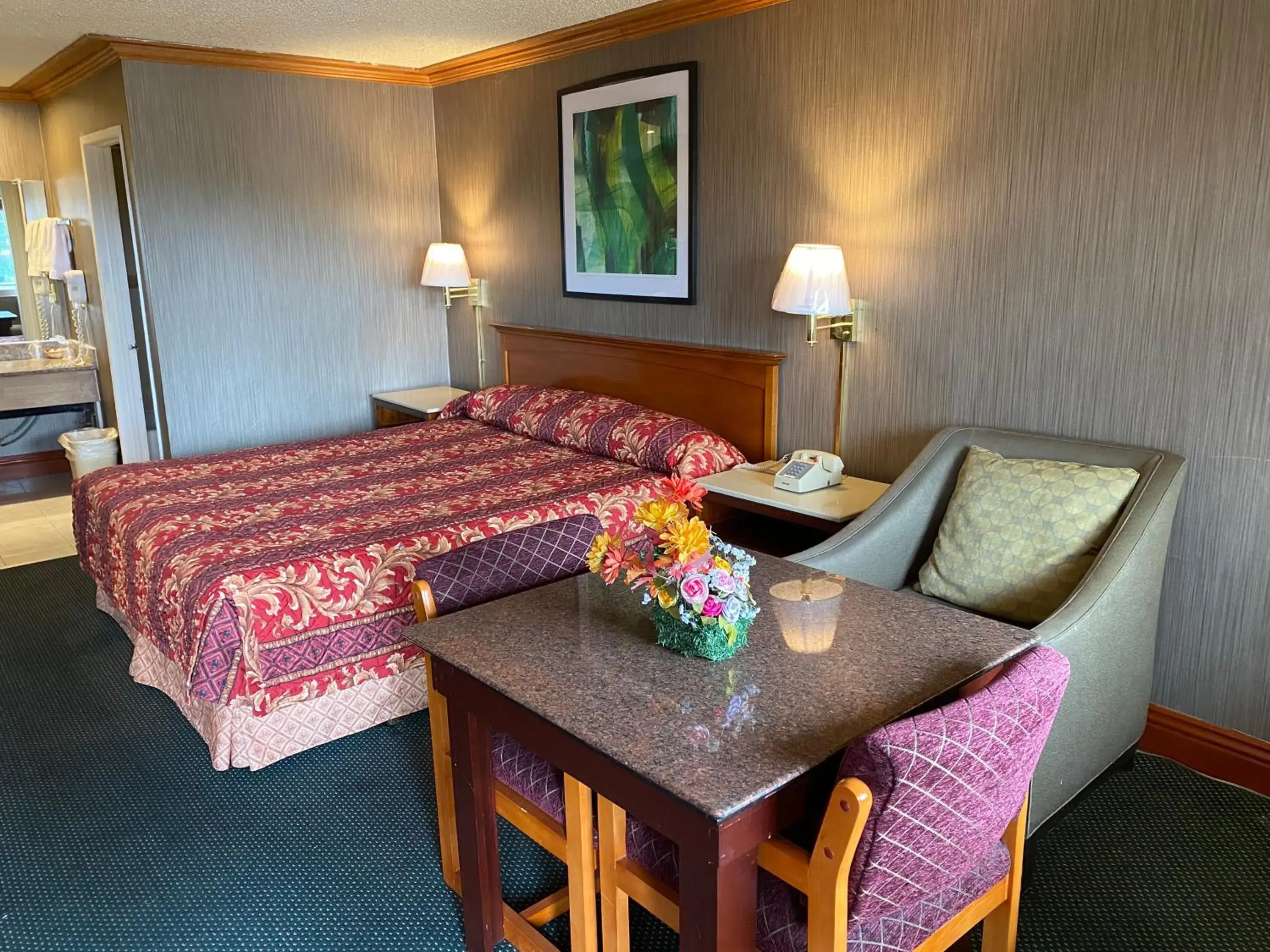 Deluxe King Room in New Century Inn Deluxe King Room in New Century Inn