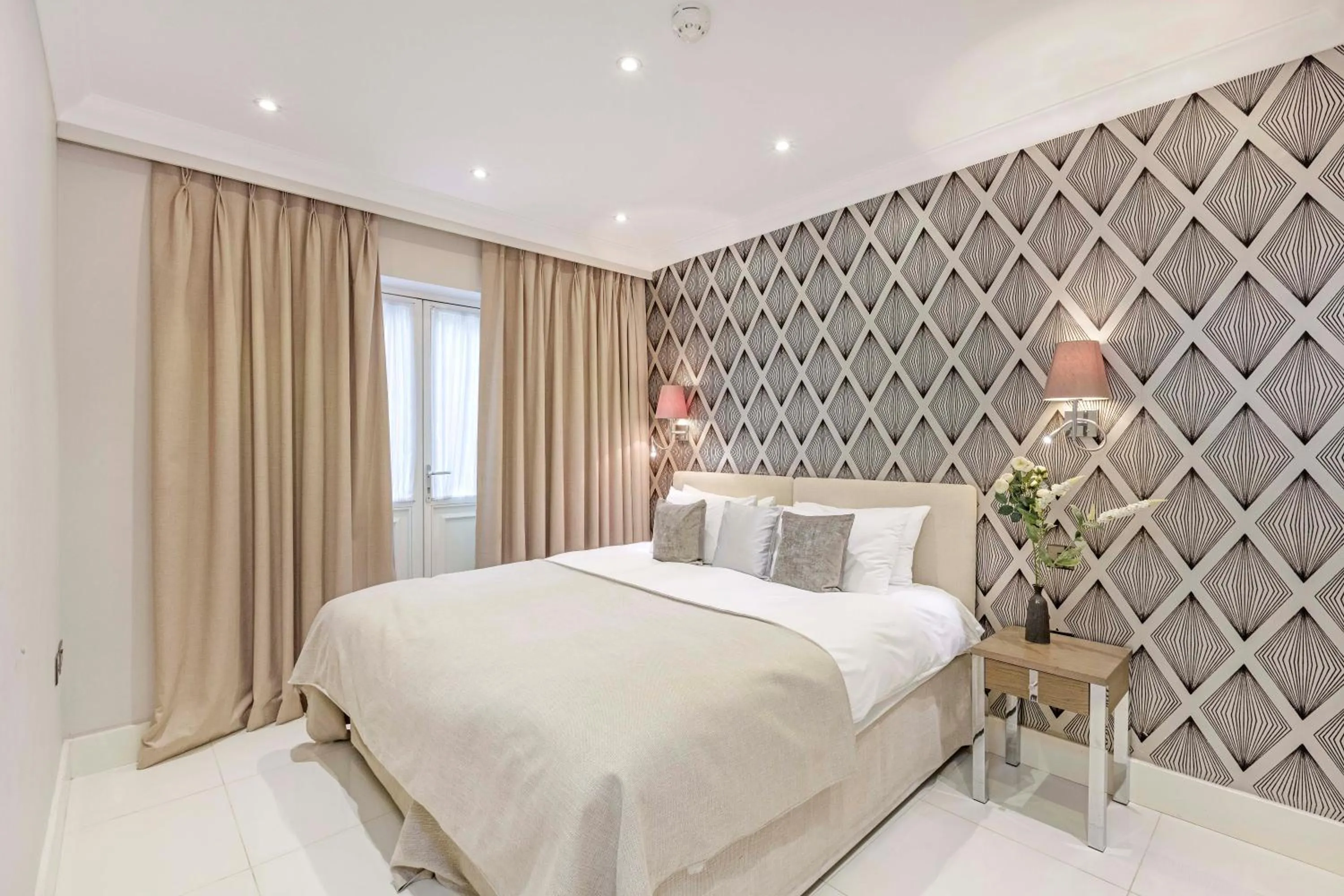 Bedroom, Bed in Ashburn Court Apartments