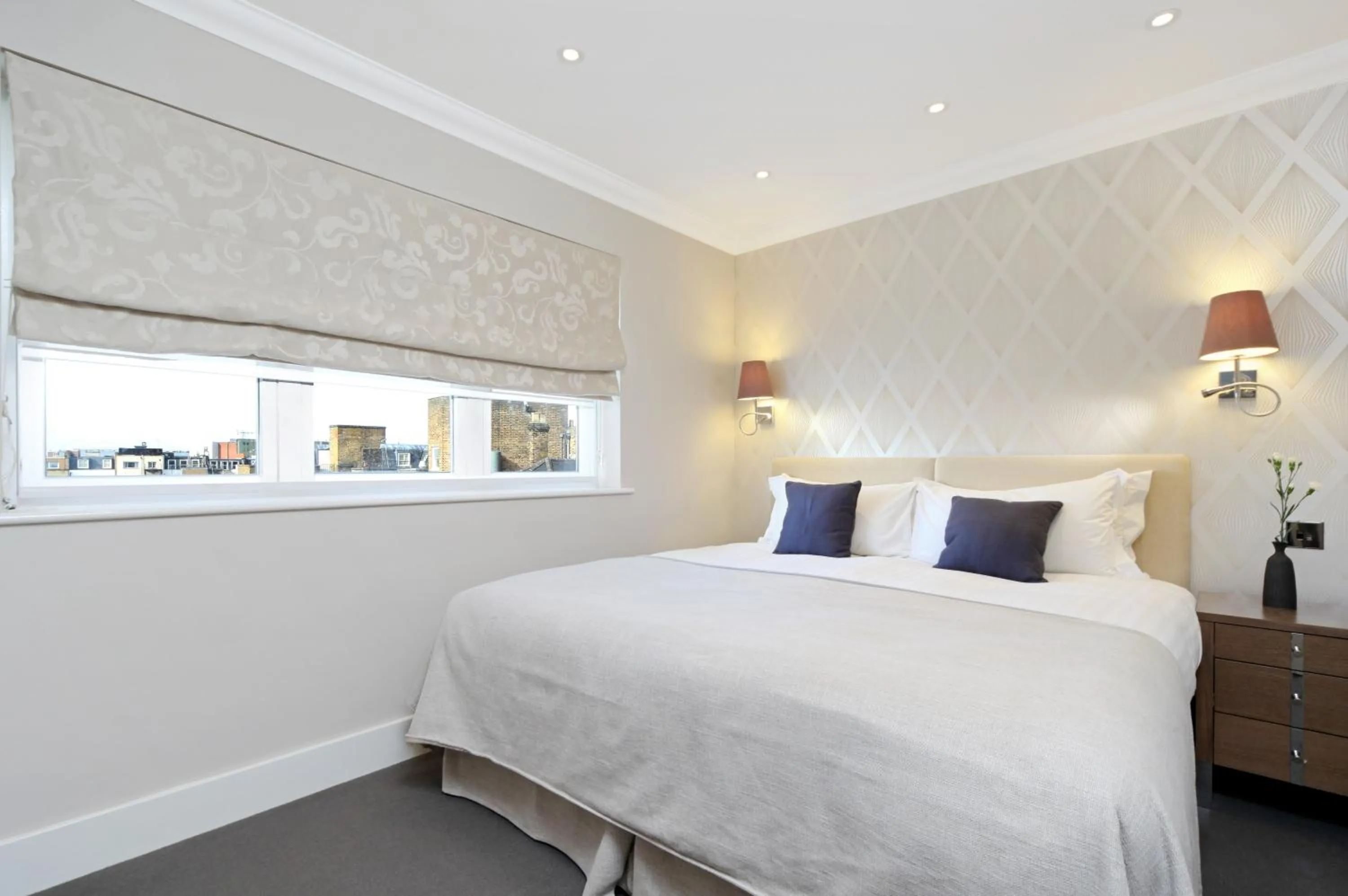 Bedroom, Bed in Ashburn Court Apartments