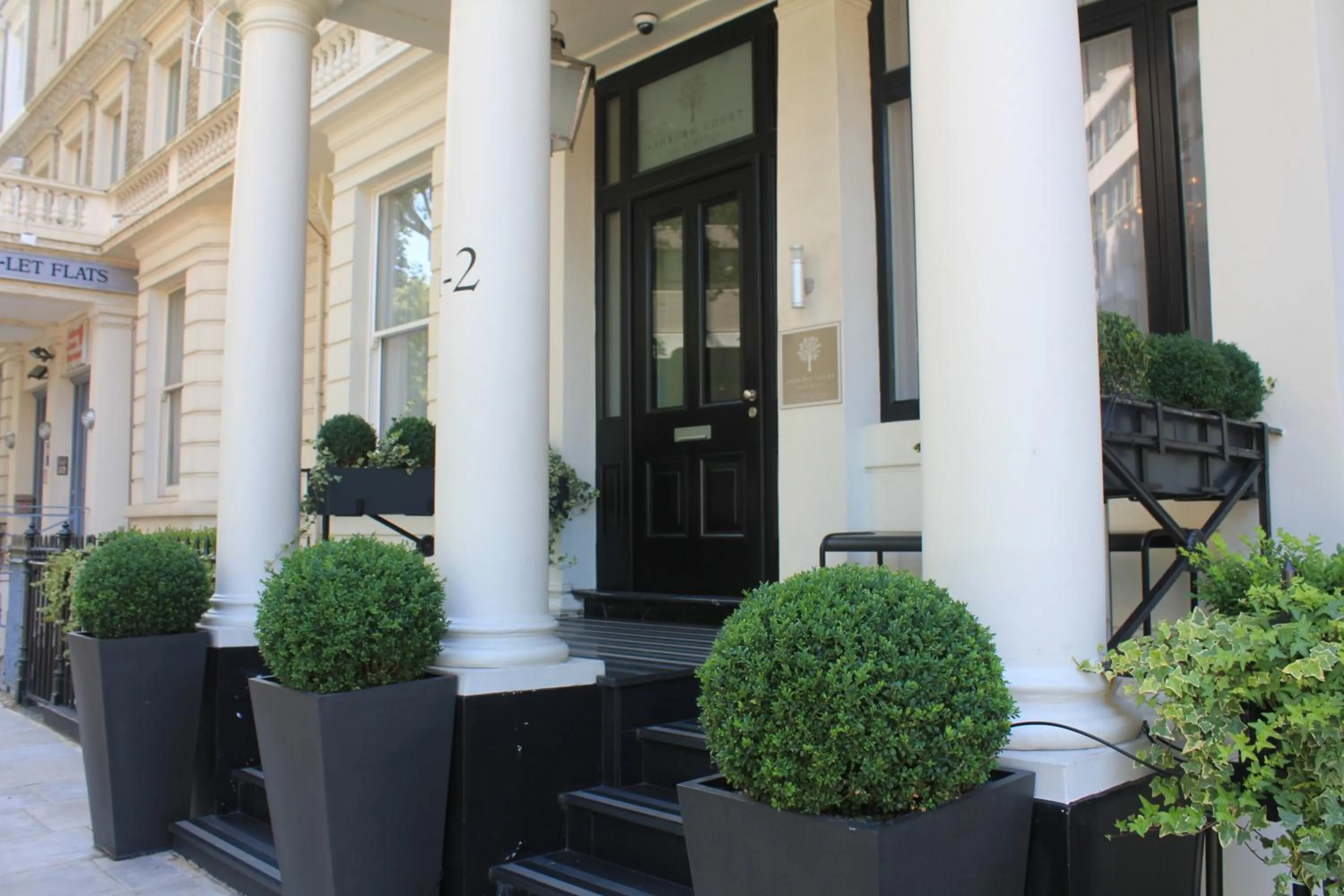 Facade/entrance in Ashburn Court Apartments