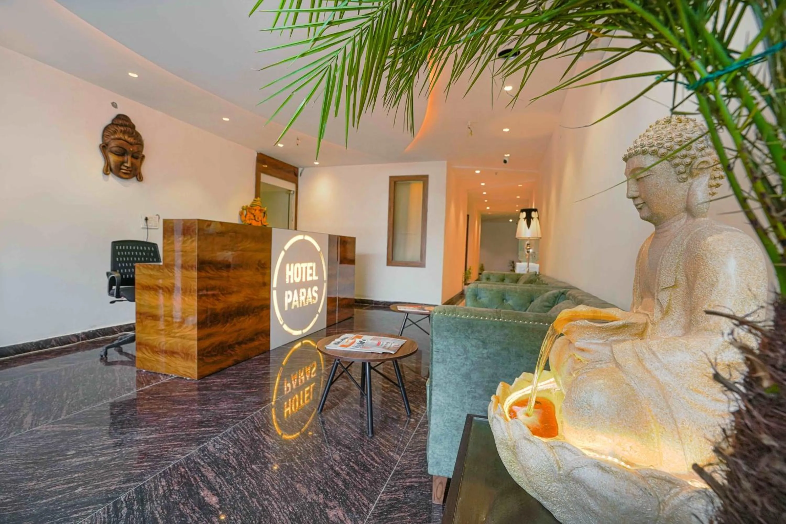 Lobby or reception in Hotel Paras Chandigarh Zirakpur