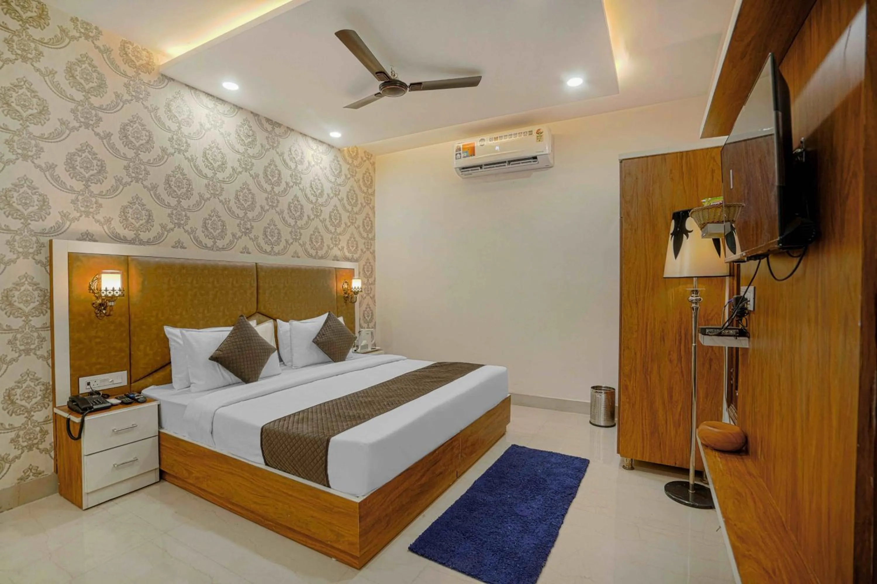Bed in Hotel Paras Chandigarh Zirakpur