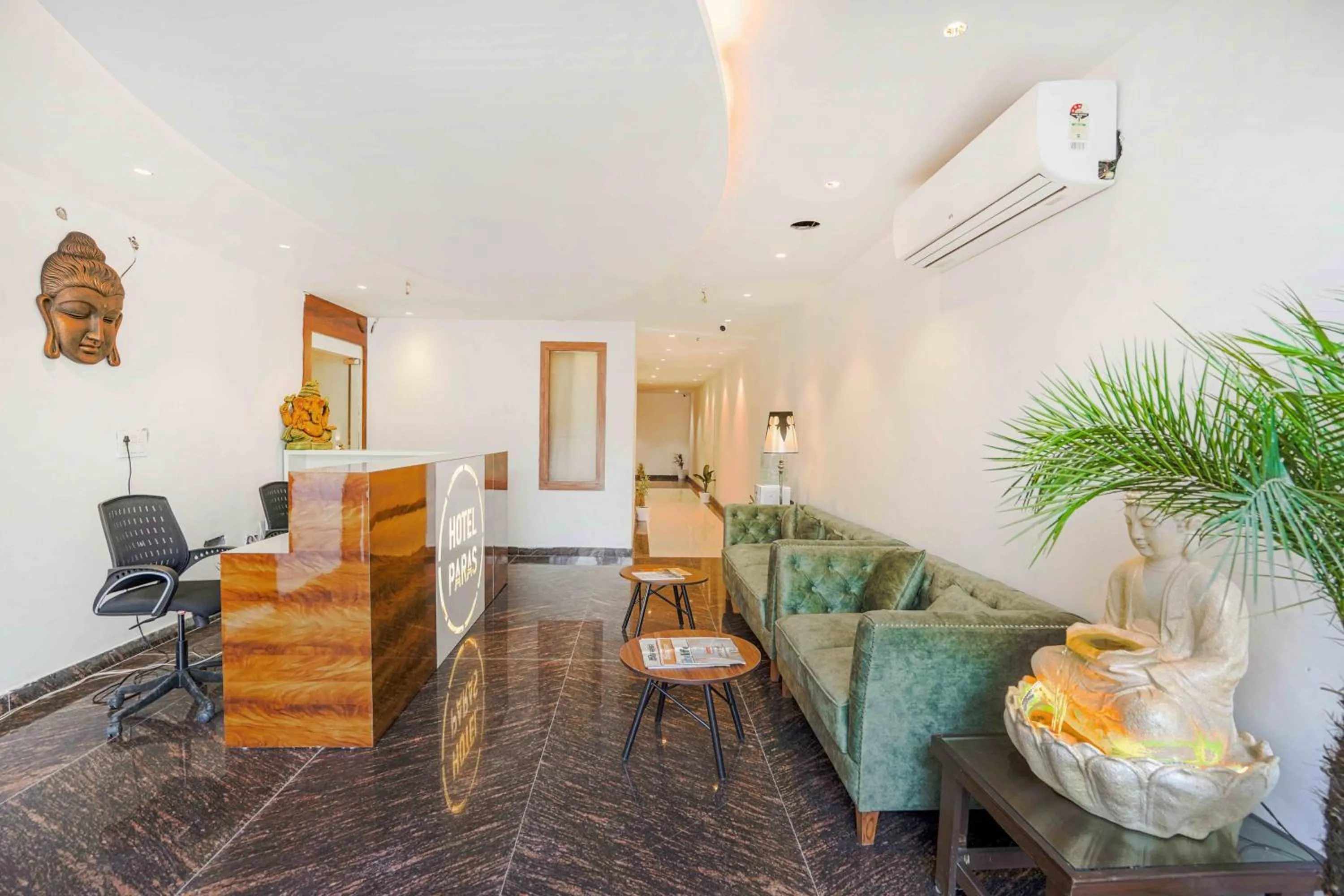 Lobby or reception in Hotel Paras Chandigarh Zirakpur