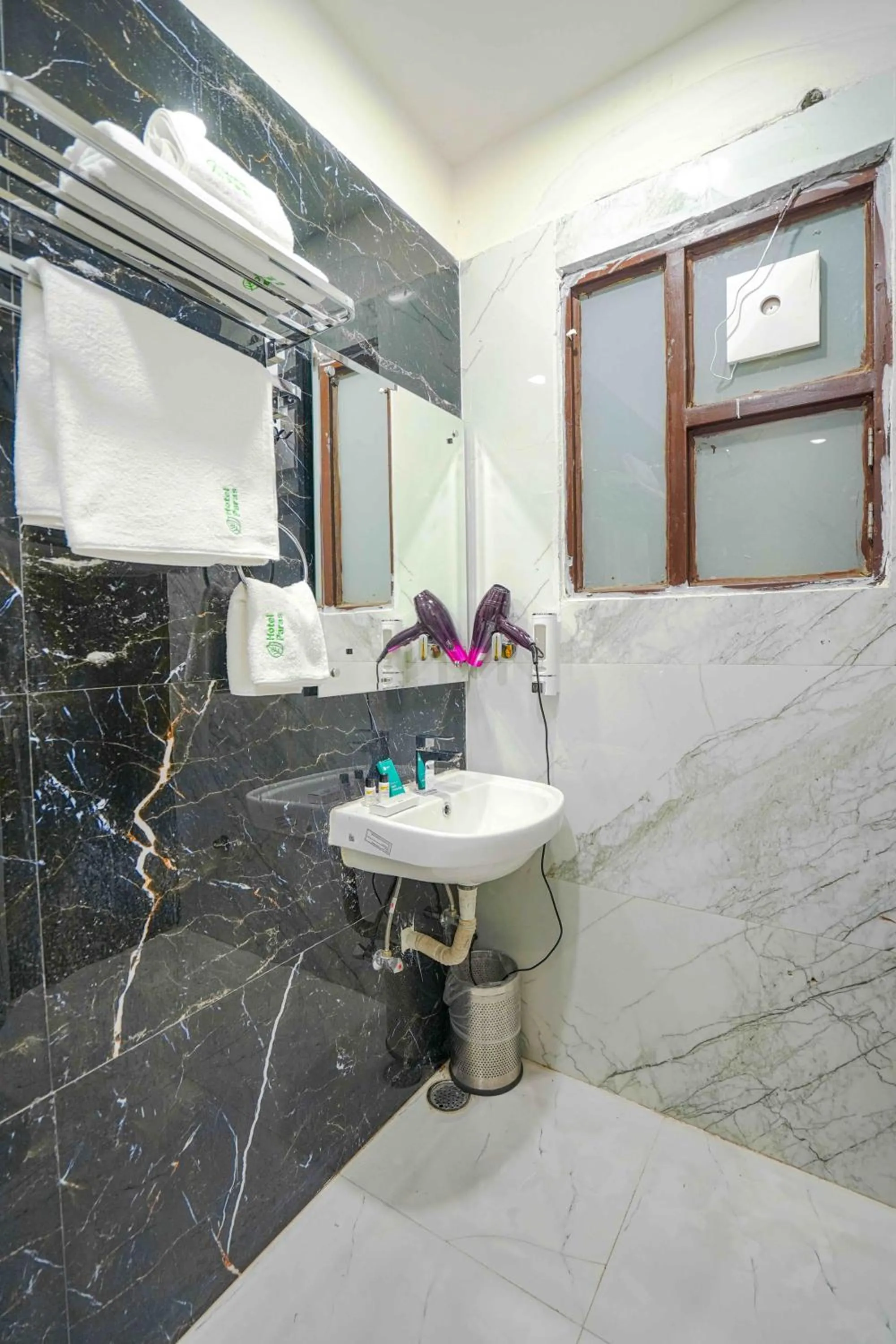 Bathroom in Hotel Paras Chandigarh Zirakpur