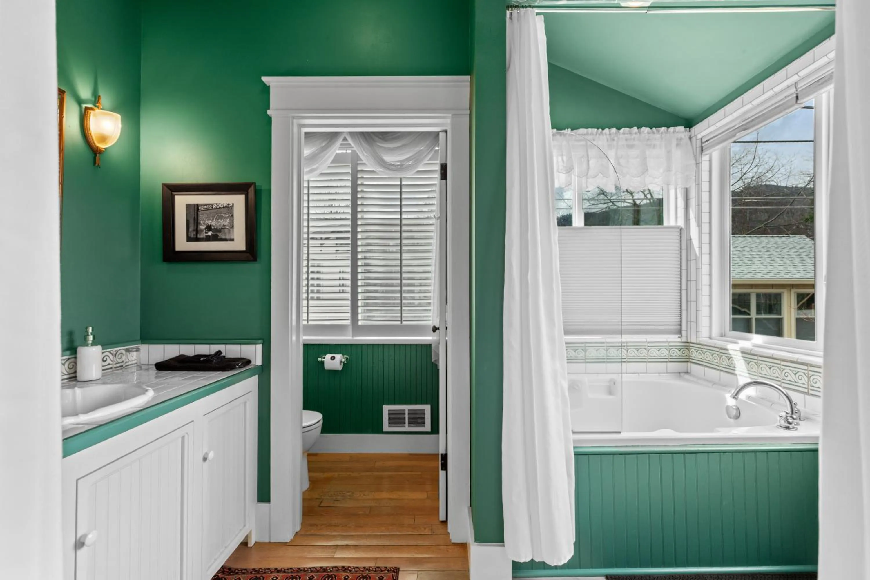 Hot Tub in The Peerless Hotel