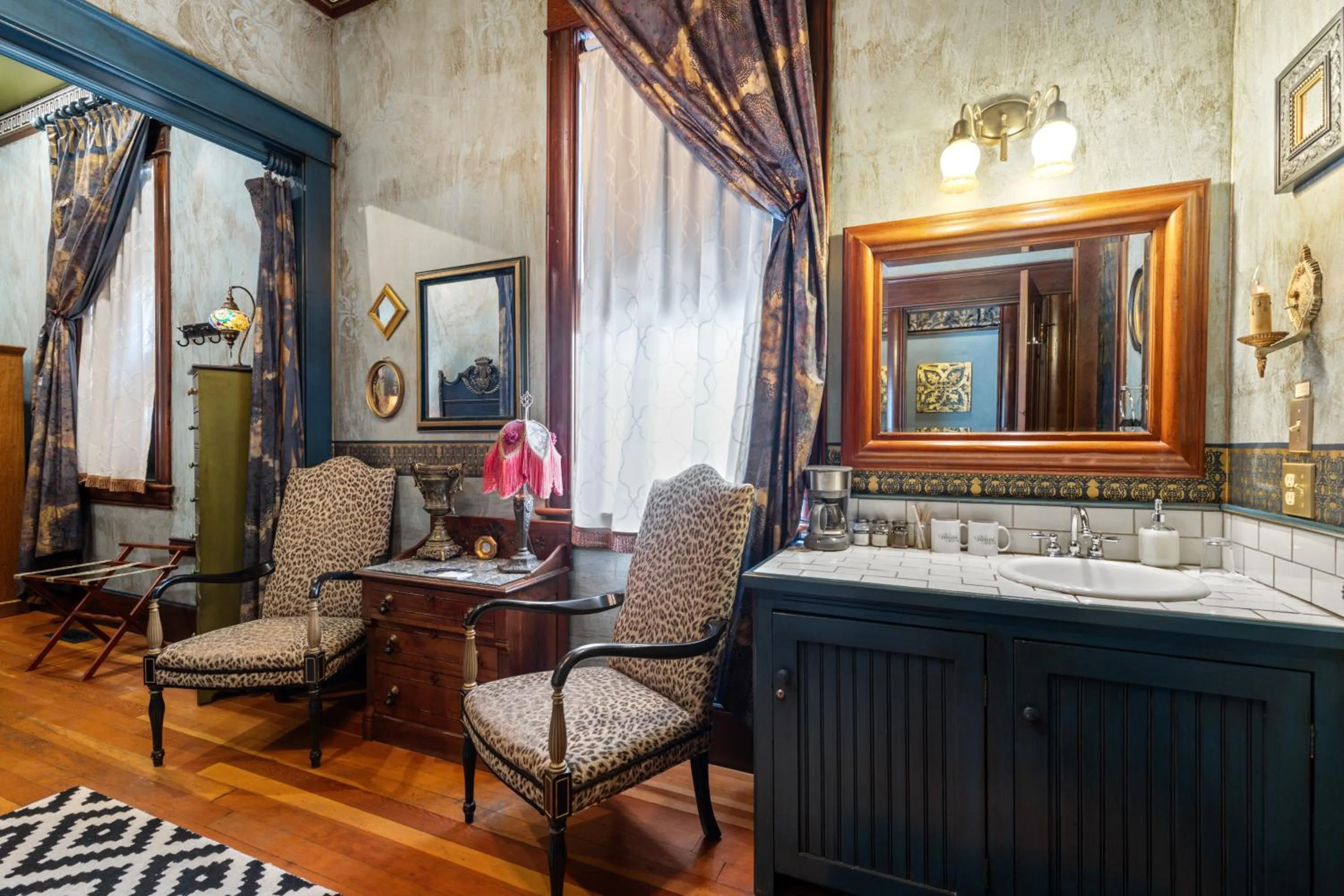 Bathroom in The Peerless Hotel