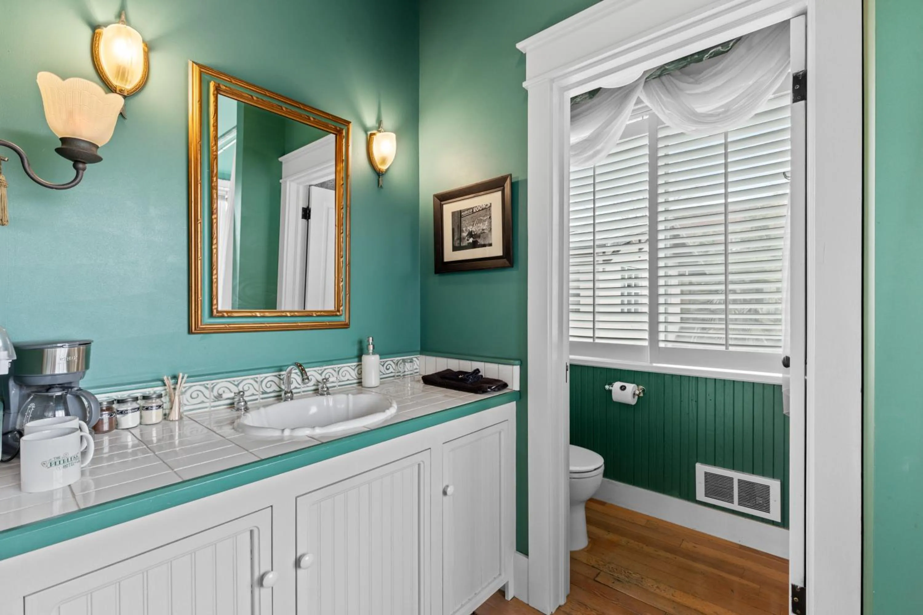 Bathroom in The Peerless Hotel