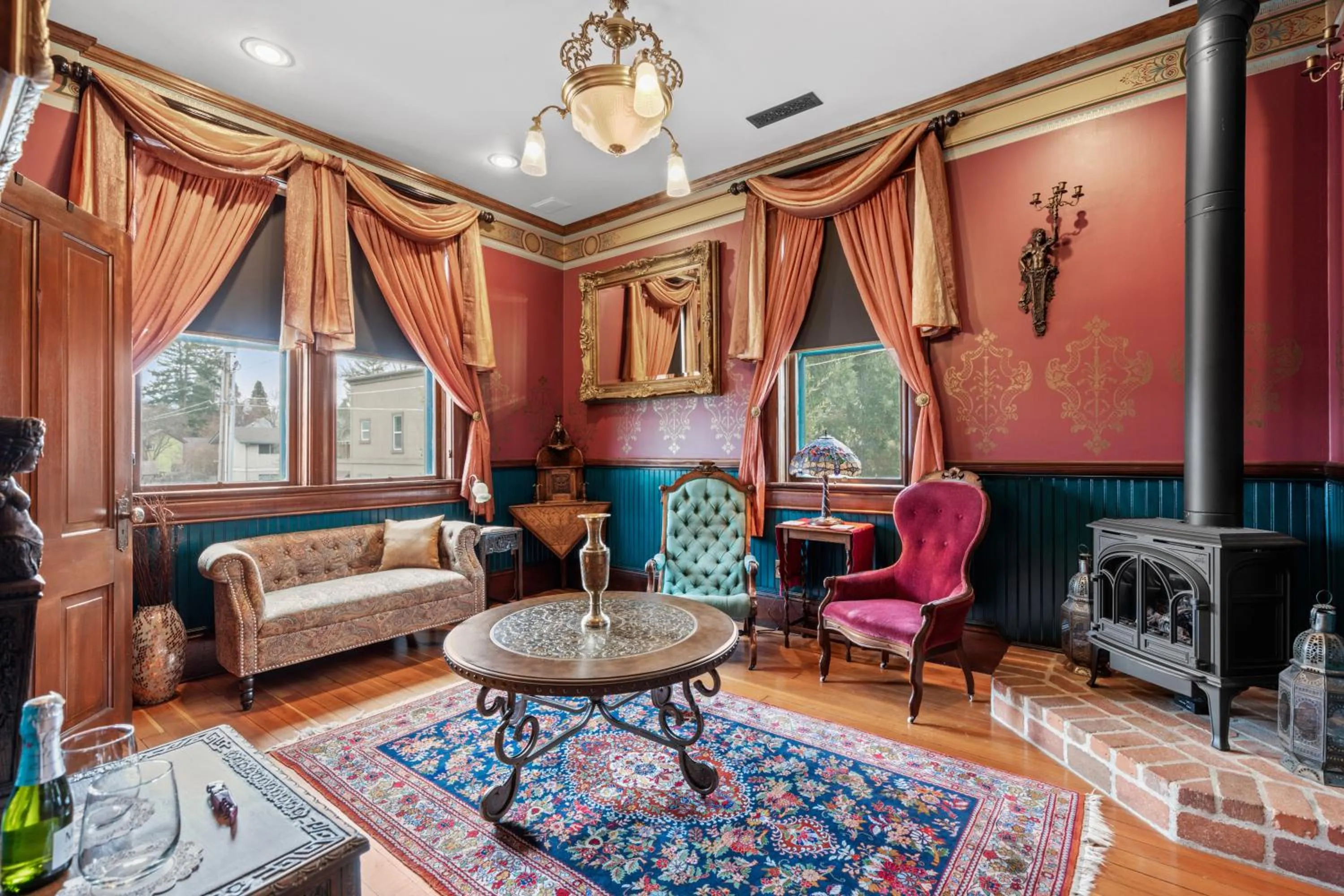 Living room in The Peerless Hotel