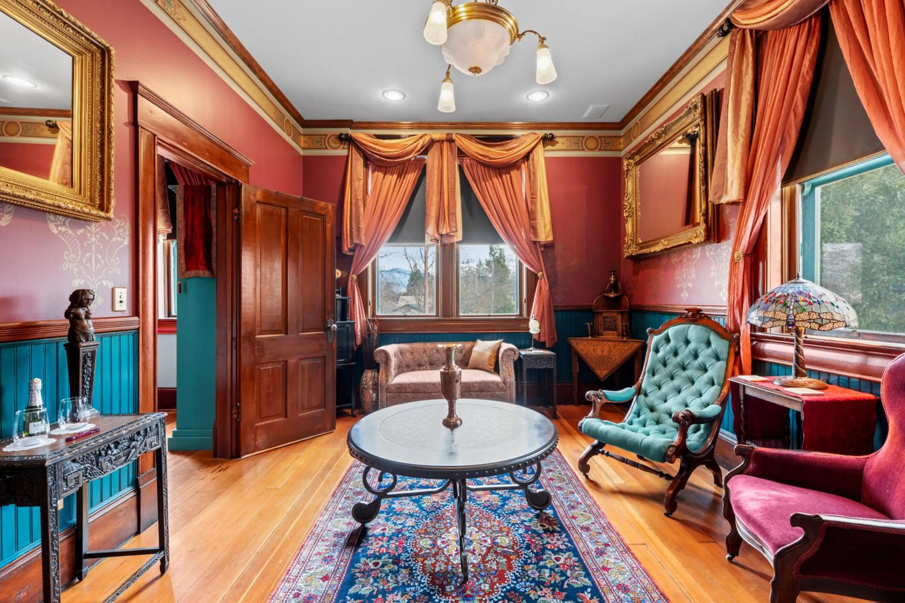 Living room in The Peerless Hotel