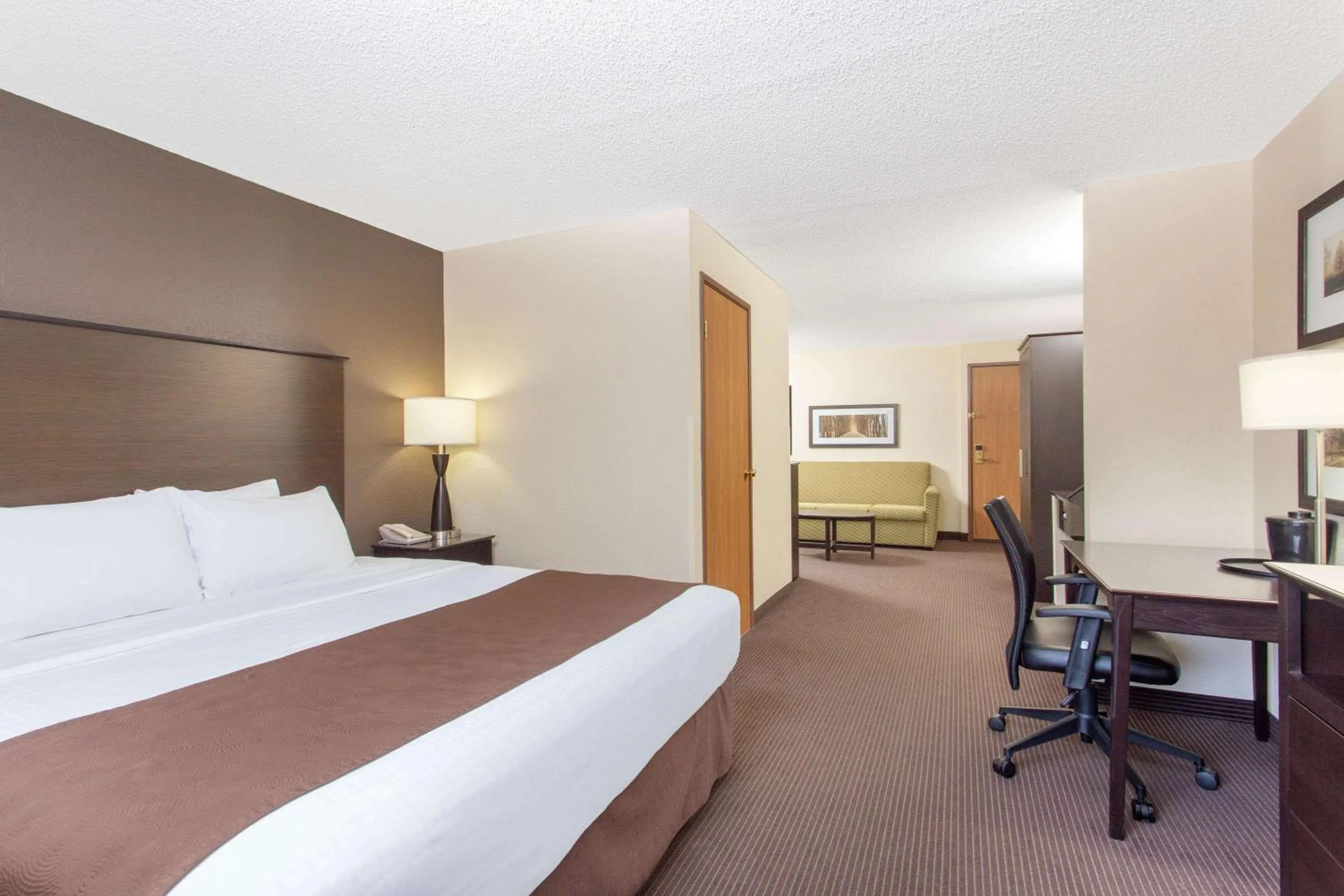 Photo of the whole room, Bed in AmericInn by Wyndham Rhinelander