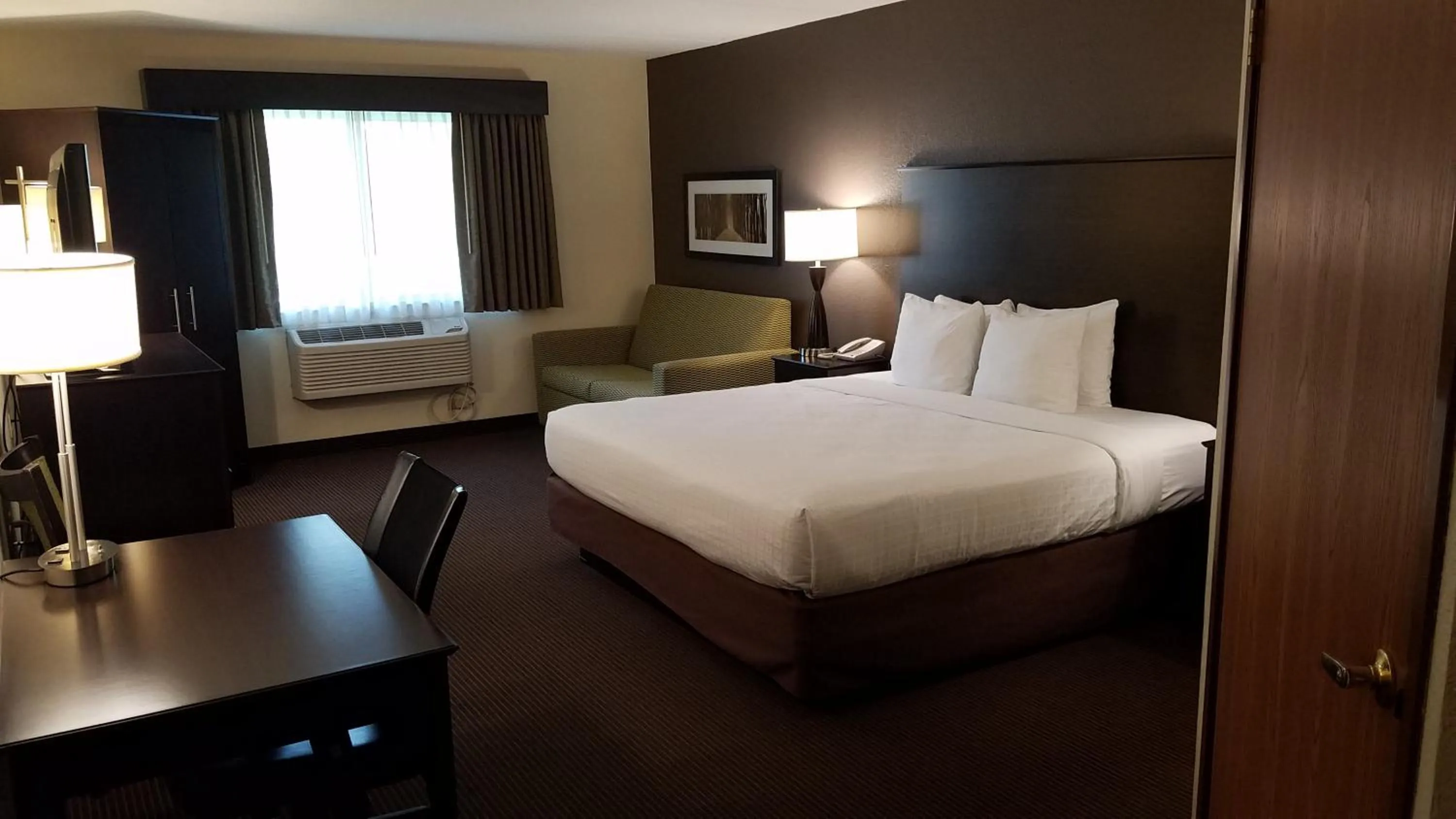 Photo of the whole room, Bed in AmericInn by Wyndham Rhinelander