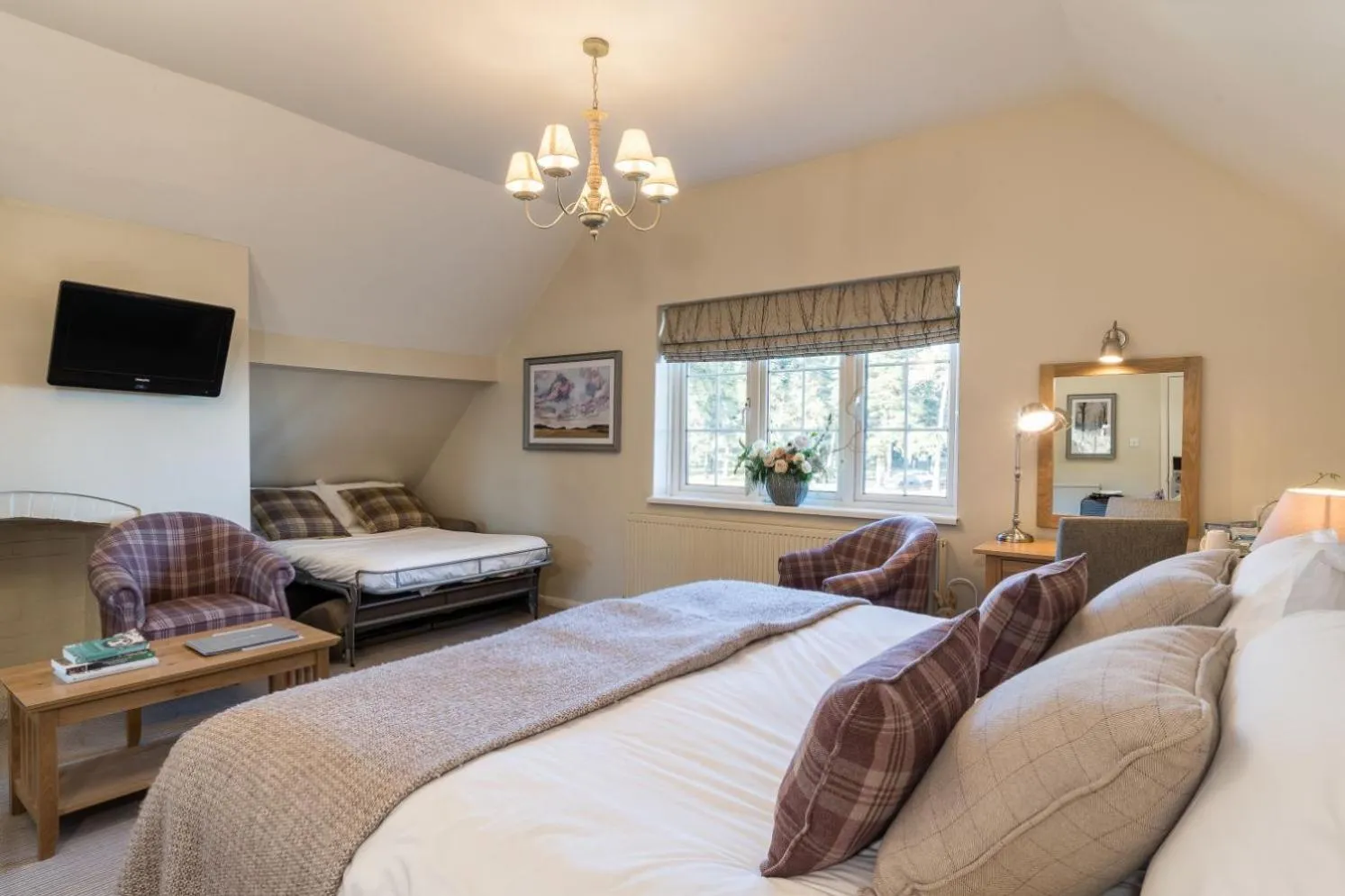 Bedroom, Bed in Beaulieu Hotel