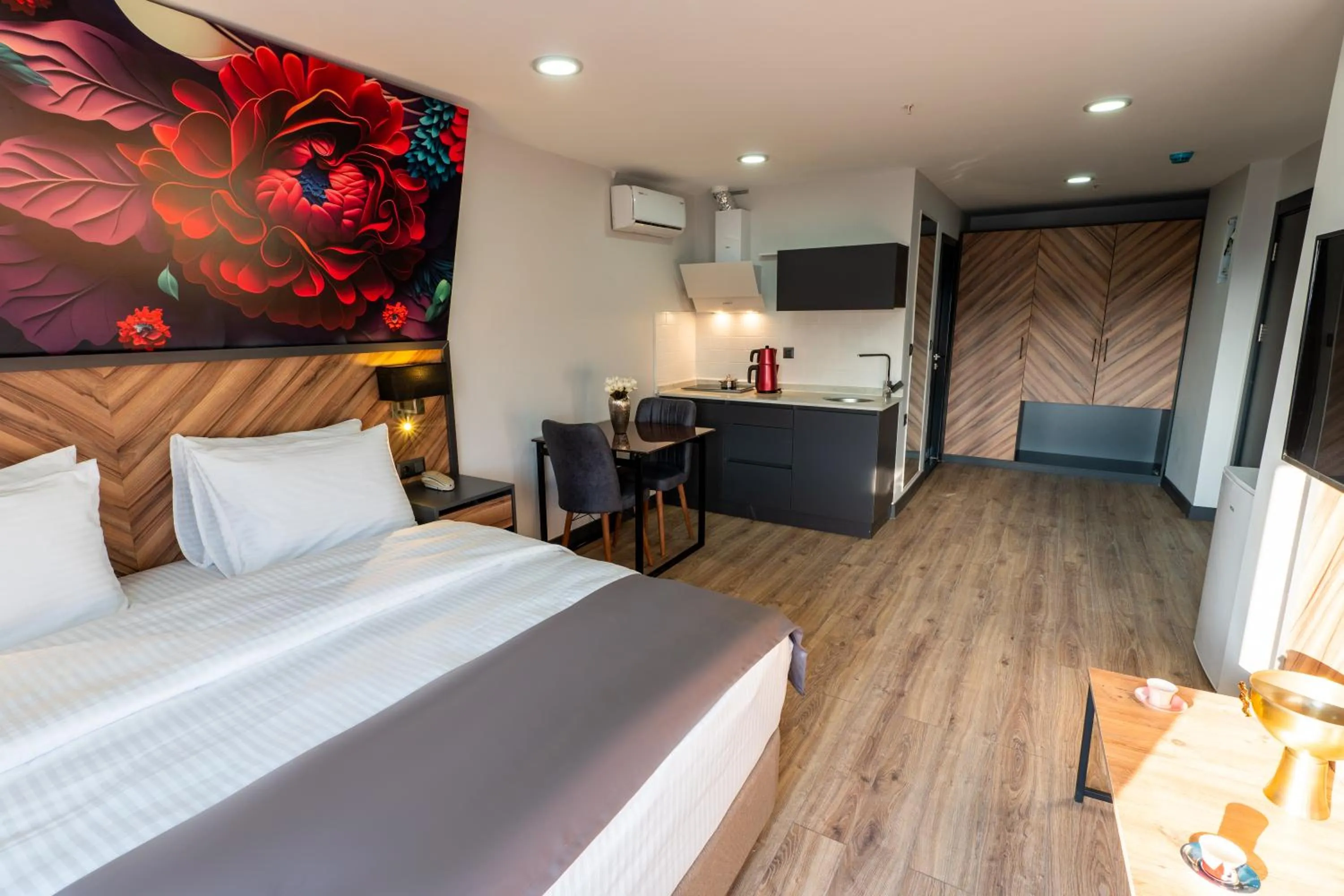 Kitchen or kitchenette, Bed in Yusufhan Suites