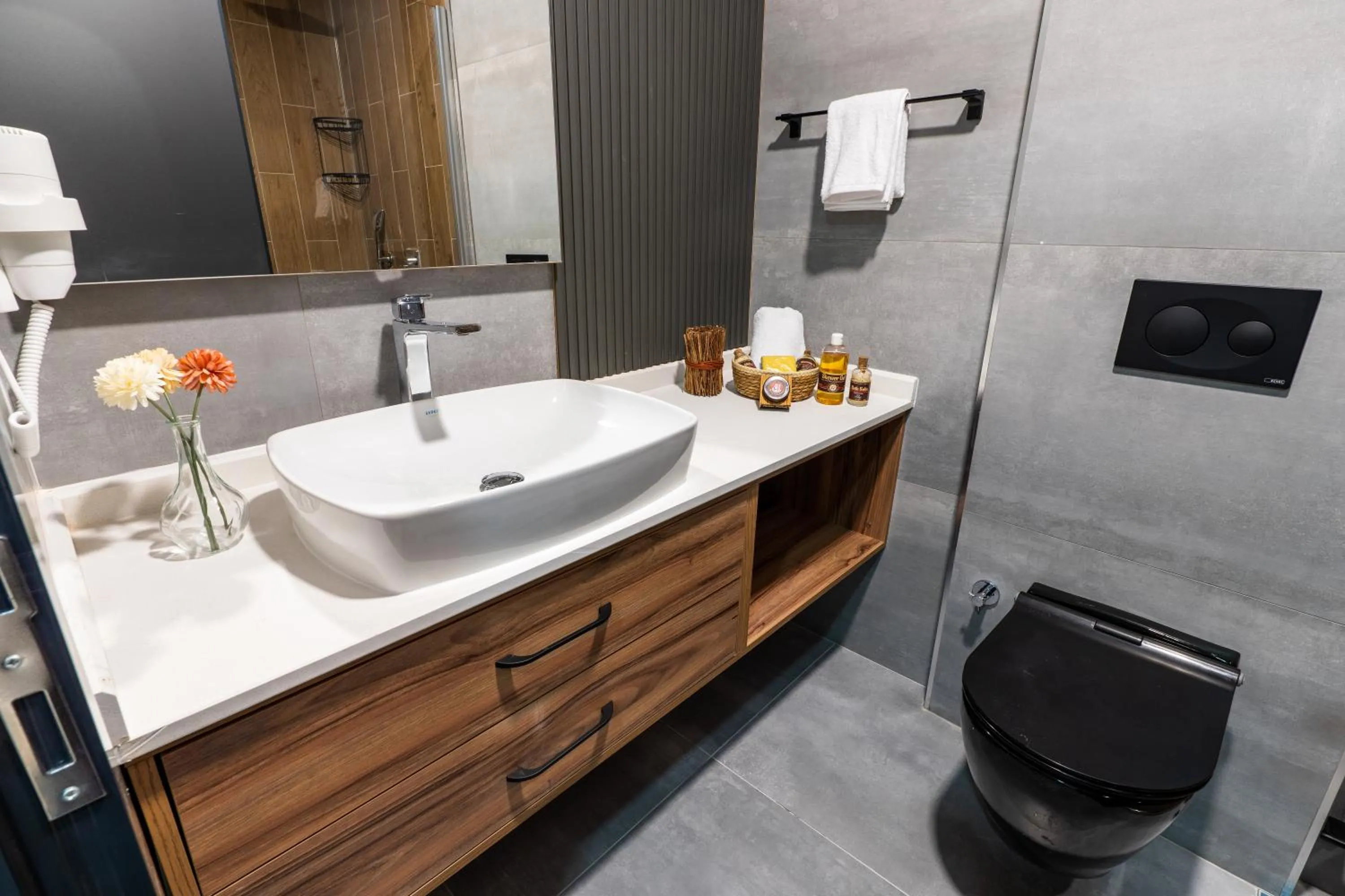 Shower in Yusufhan Suites