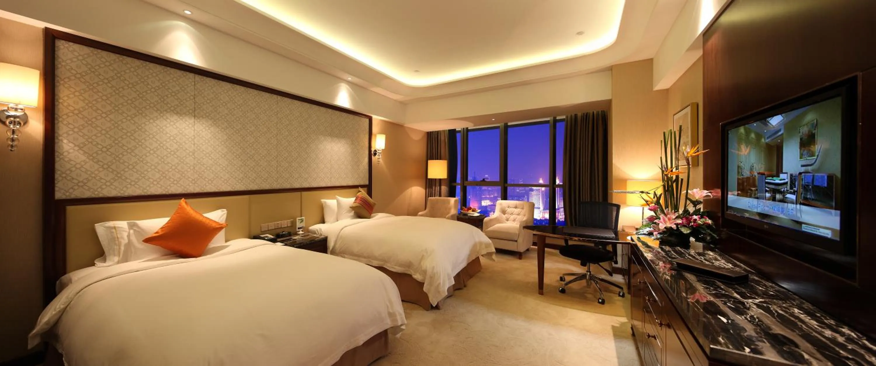 Bedroom, Bed in Wyndham Grand Plaza Royale Changsheng Jiangyin